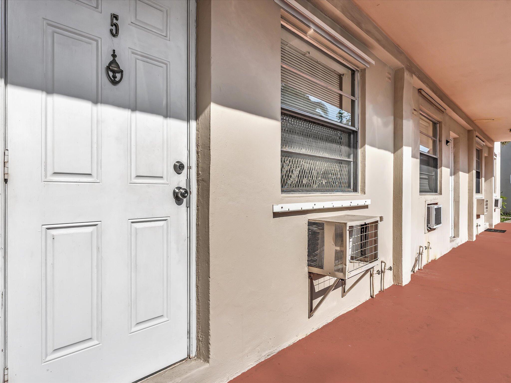 2915 Plunkett Street 5d Property Photo 4