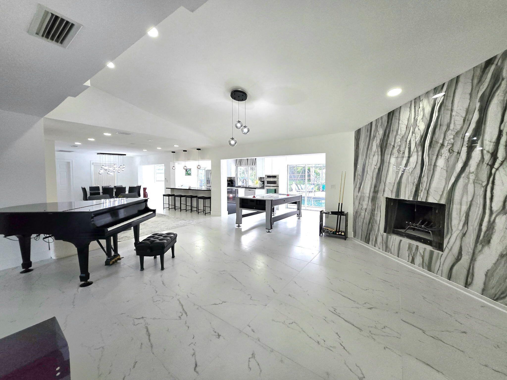 12231 Areaca Drive Property Photo 4