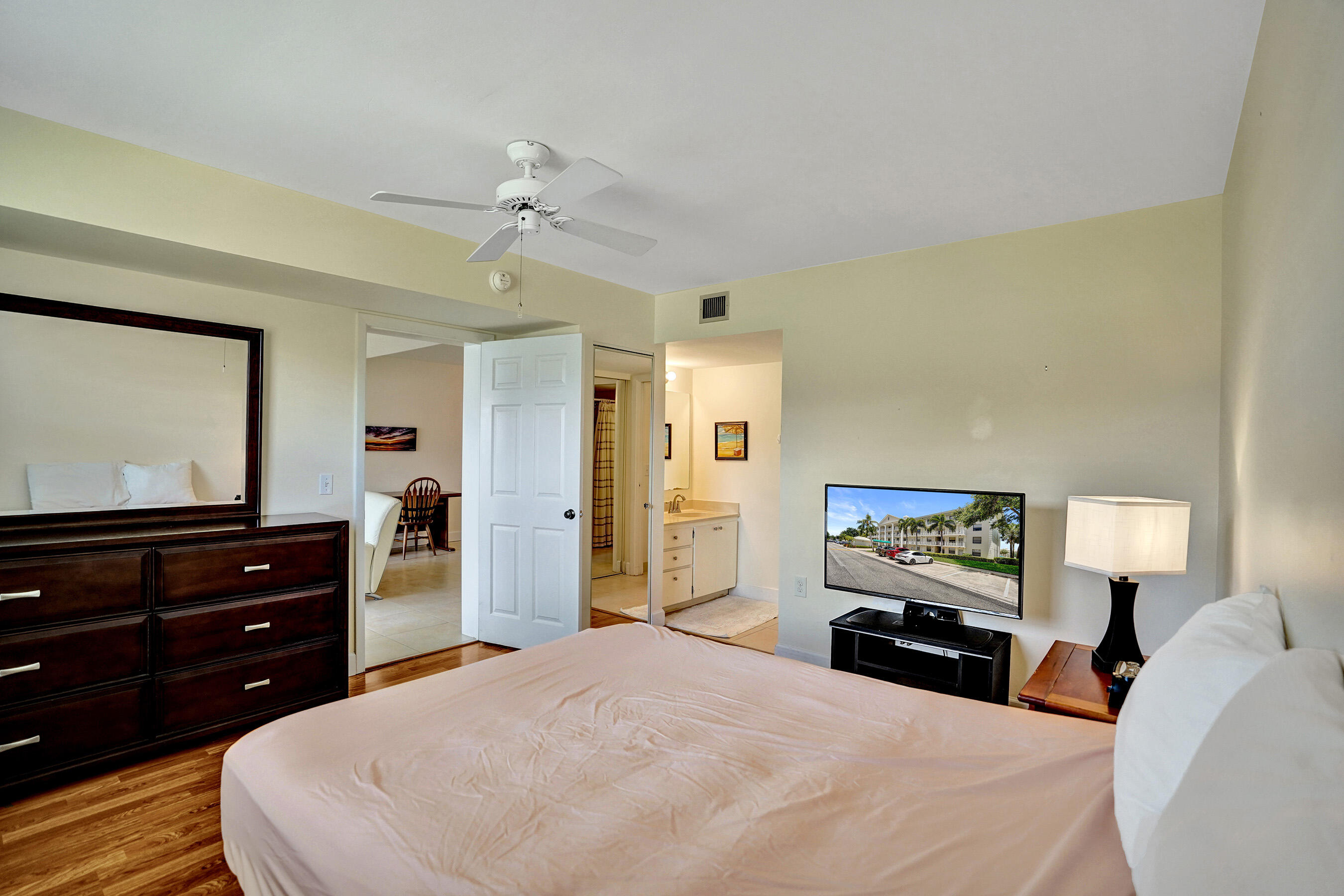 6037 Balboa Circle 101 Property Photo 12