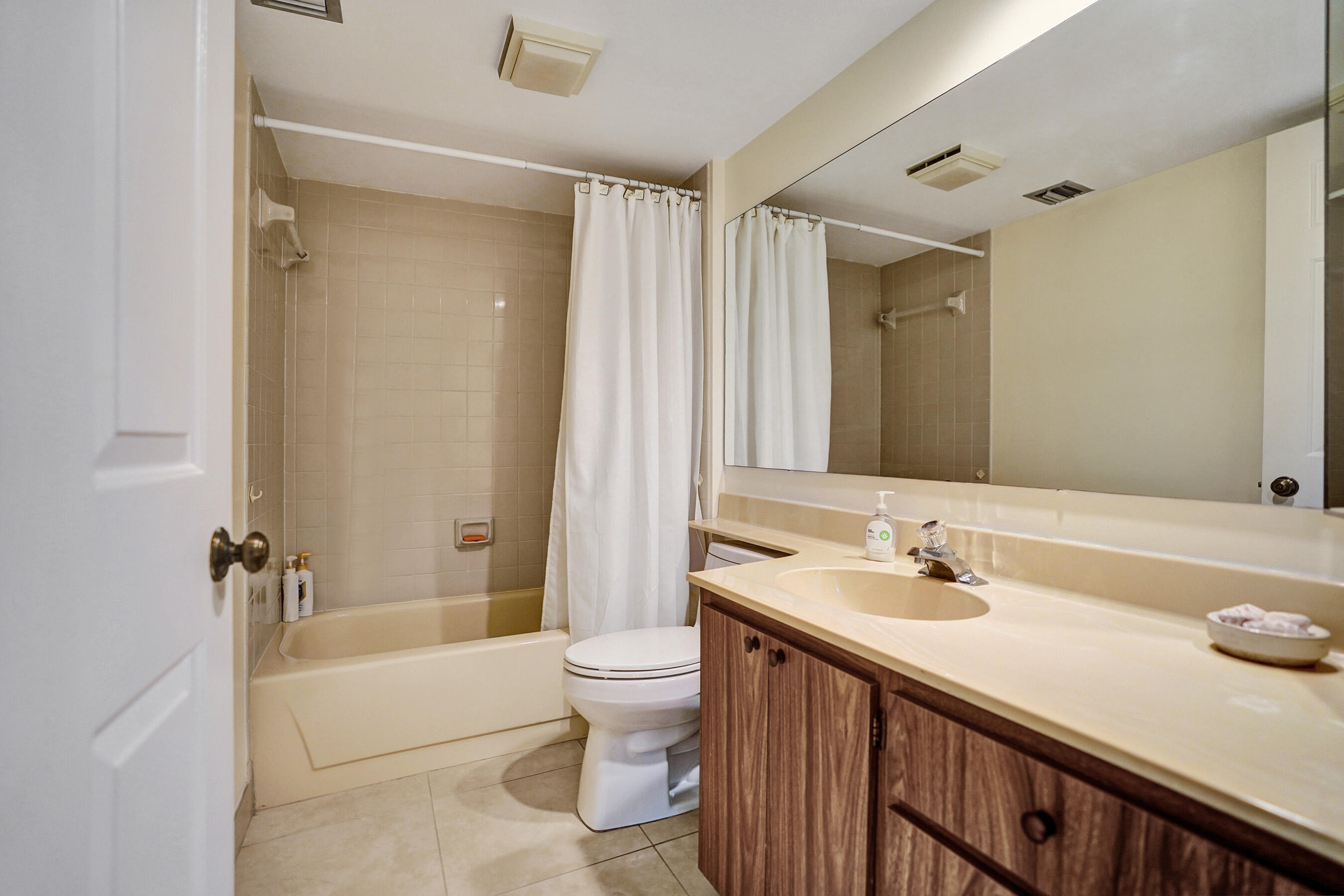 6037 Balboa Circle 101 Property Photo 17