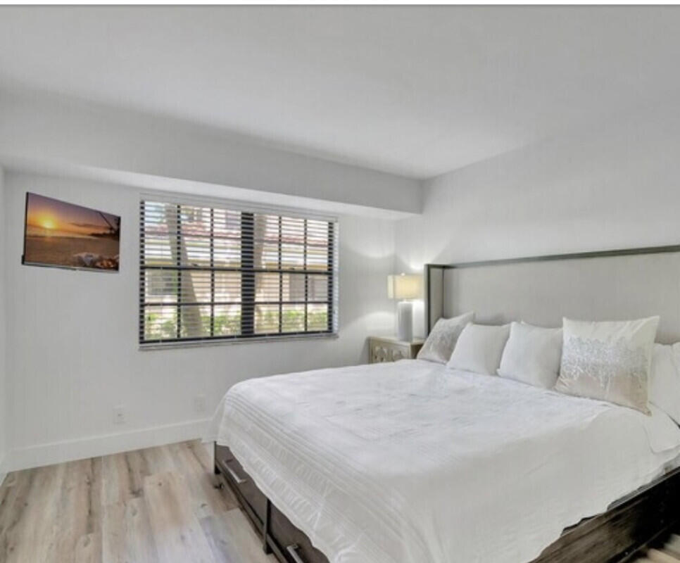 17372 Boca Club Boulevard 408 Property Photo 12