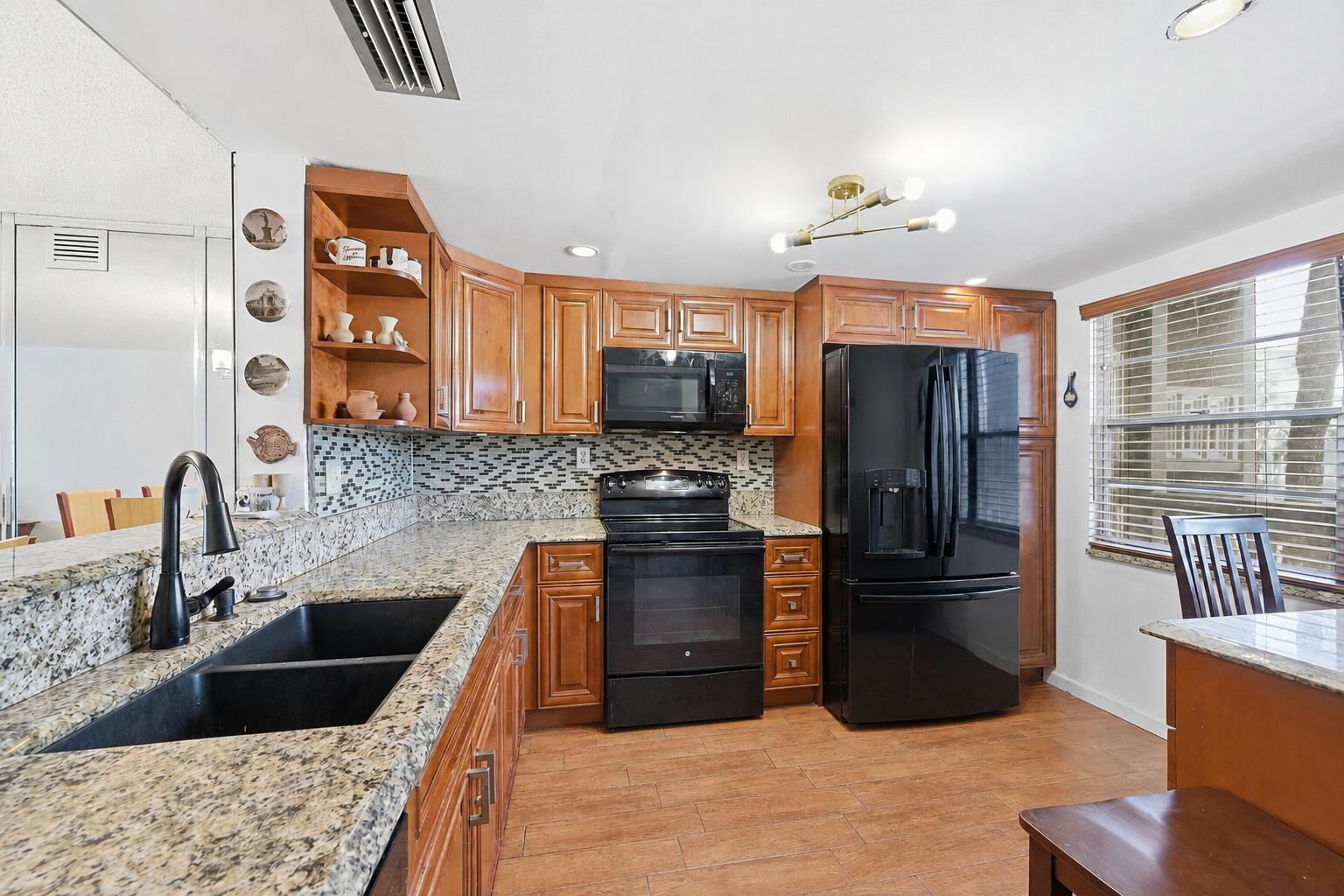 3005 Portofino Isle M2 Property Photo 1