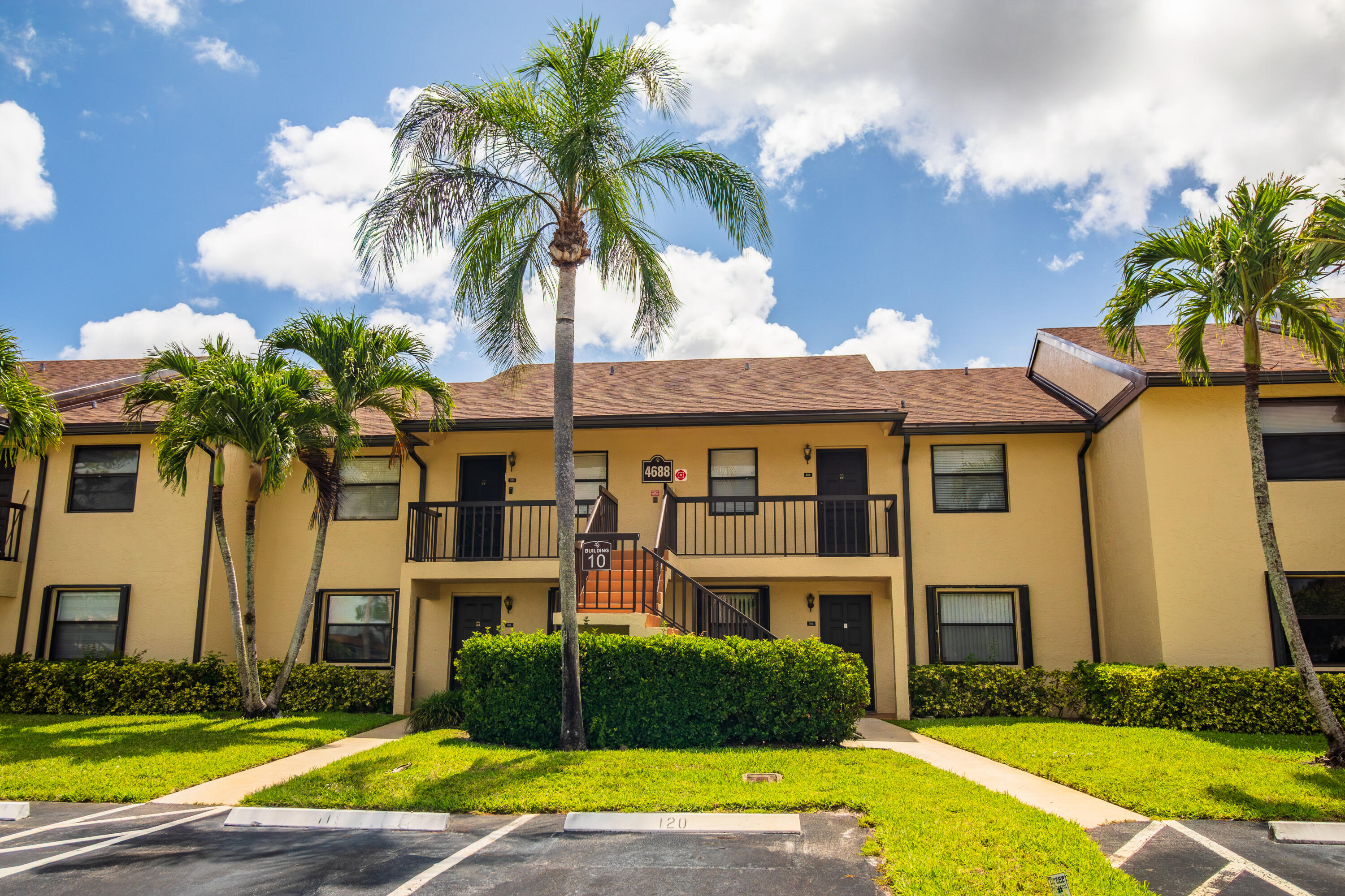 4688 Lucerne Lakes Blvd Boulevard E 104 Property Photo 2