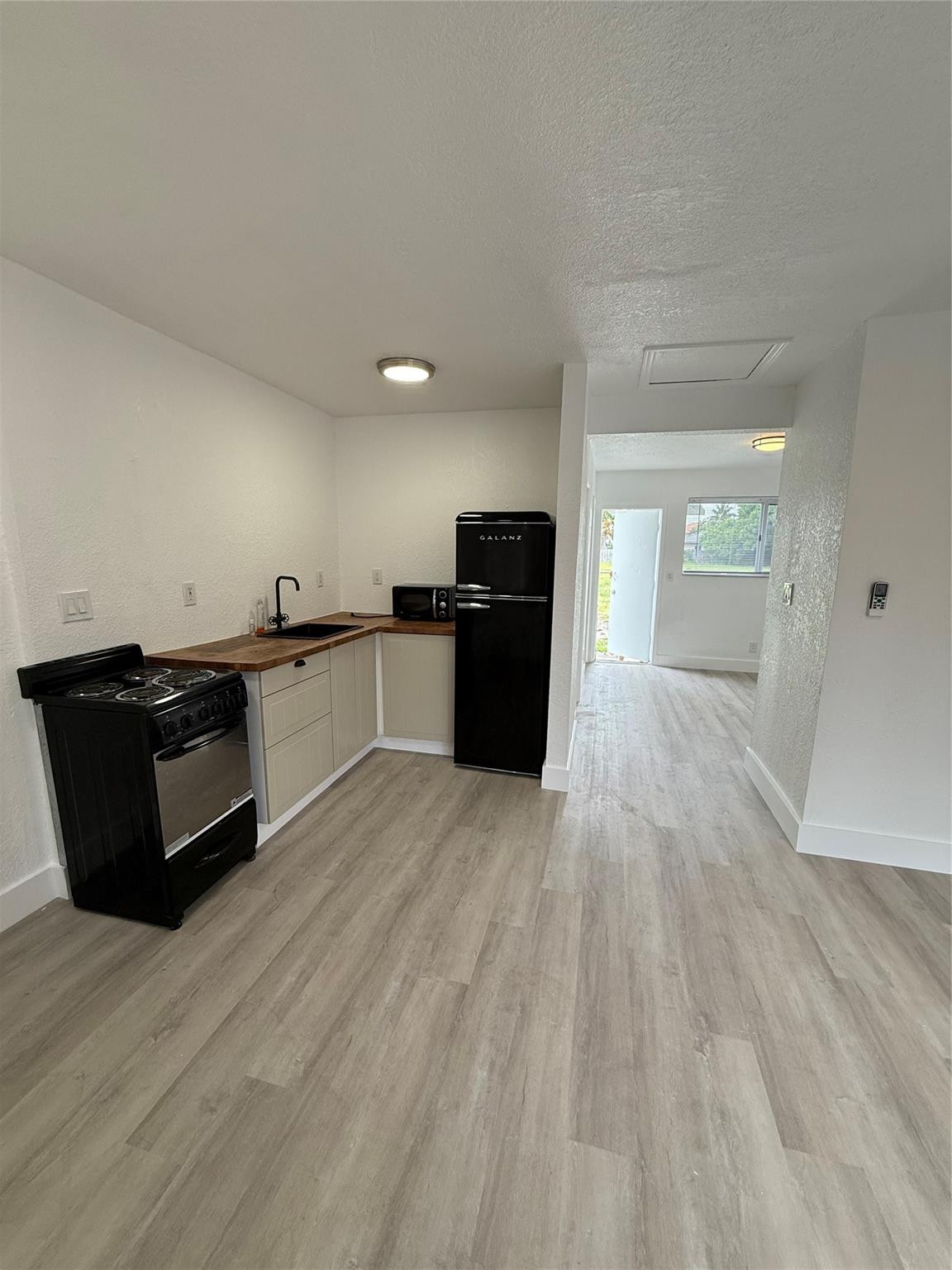 2213 Lincoln Street Property Photo 1