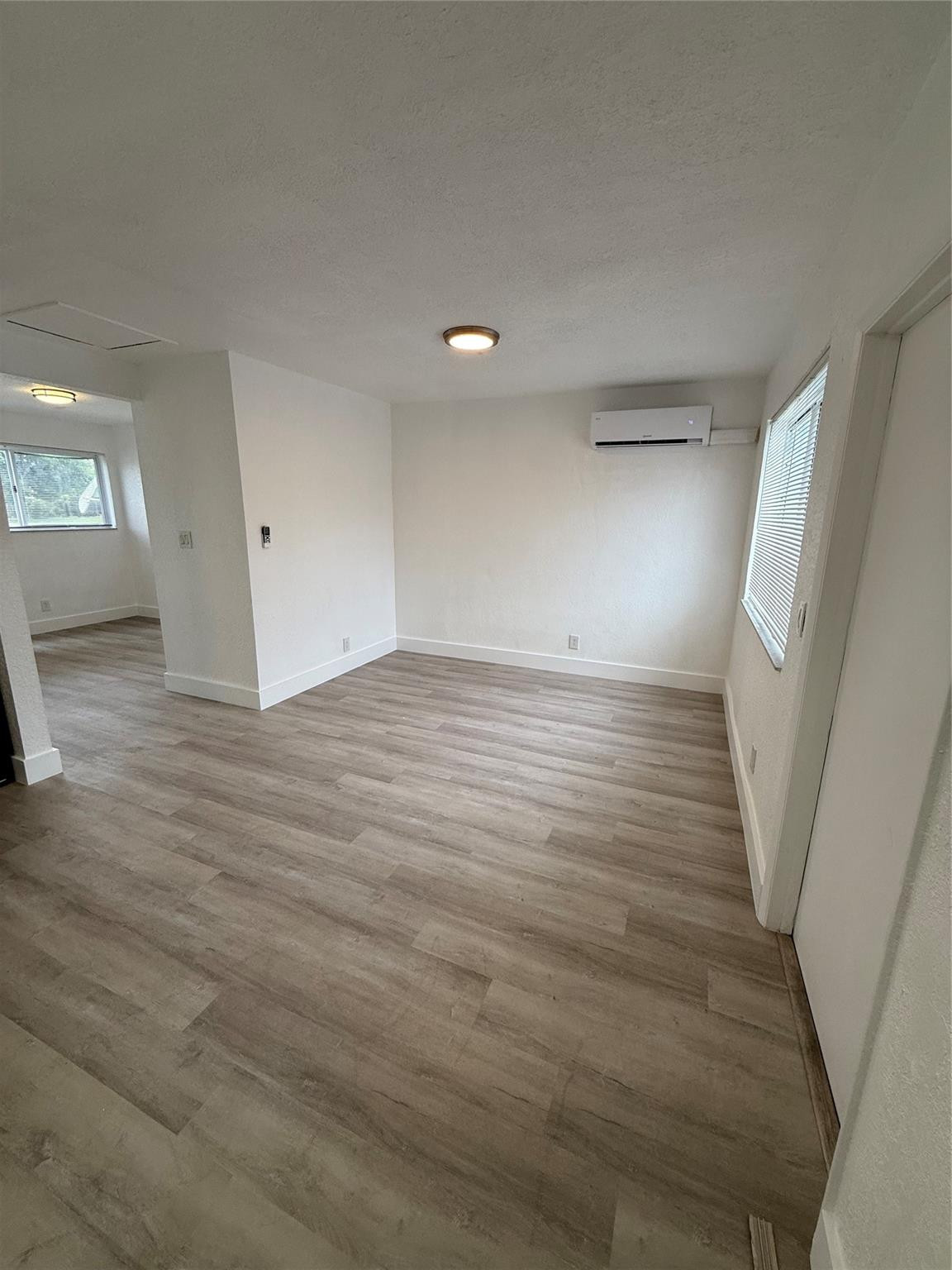 2213 Lincoln Street Property Photo 3