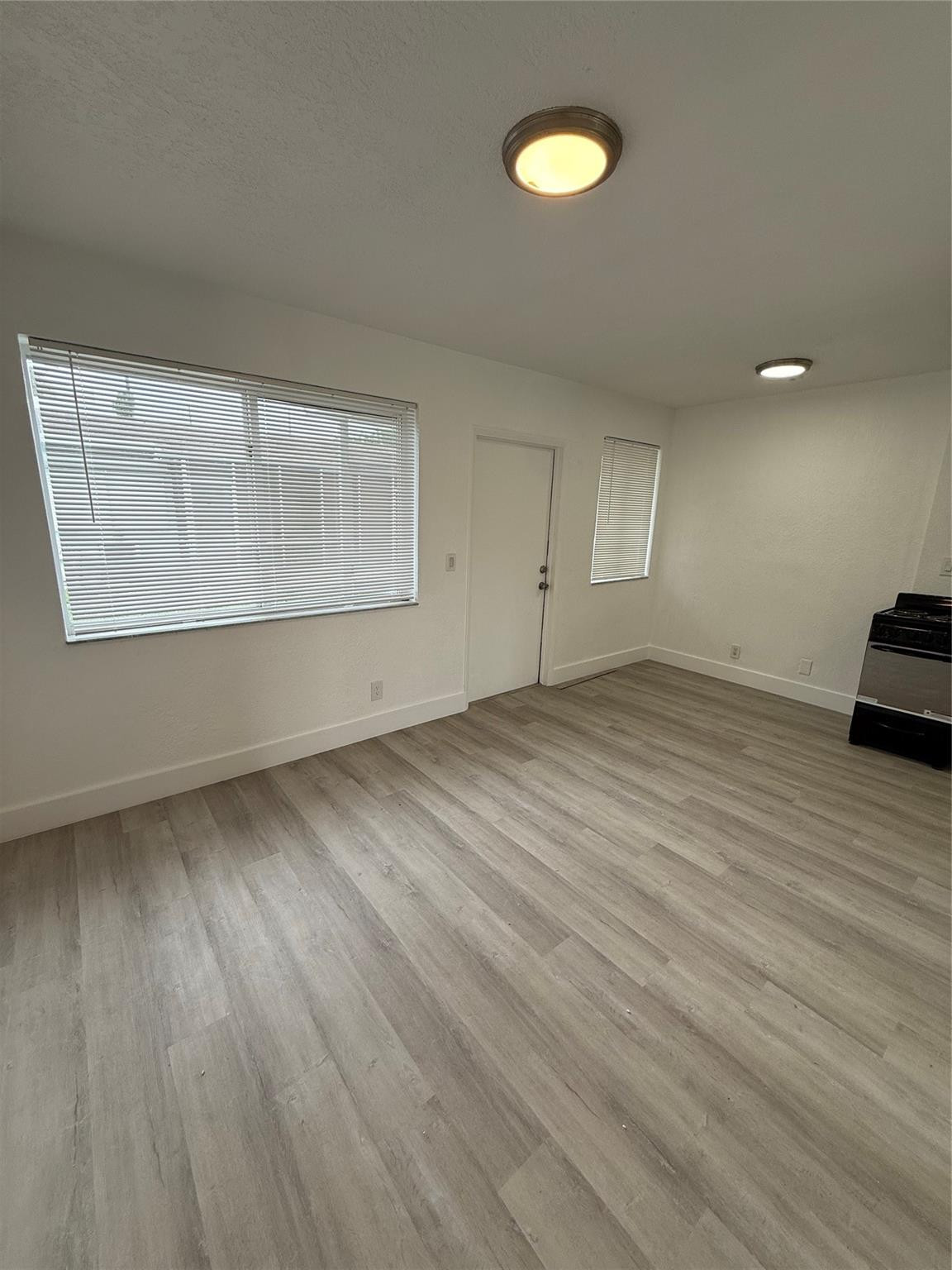 2213 Lincoln Street Property Photo 5