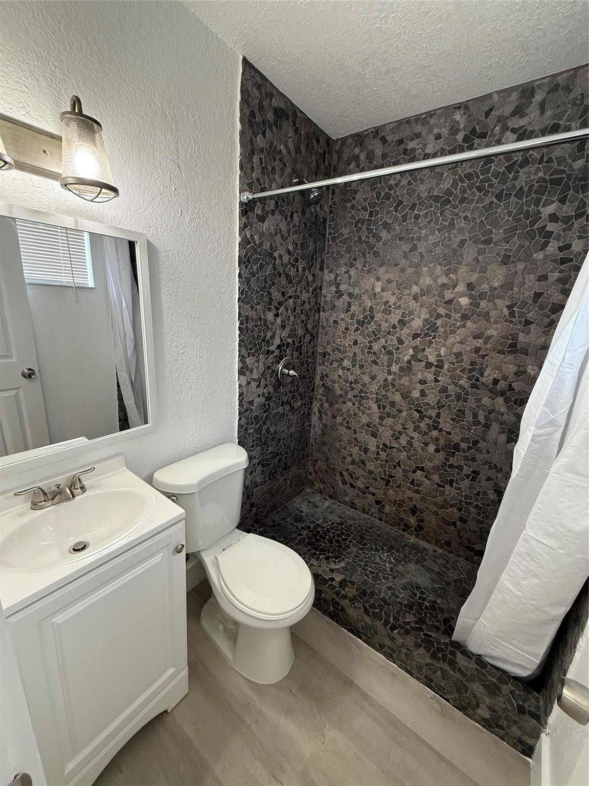 2213 Lincoln Street Property Photo 8