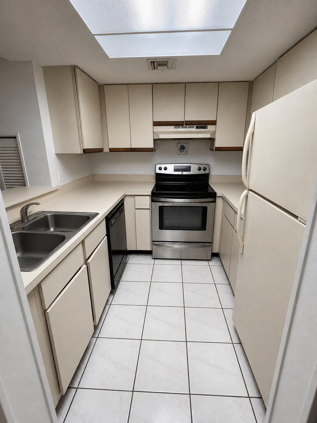 2101 Champions Way Property Photo 6