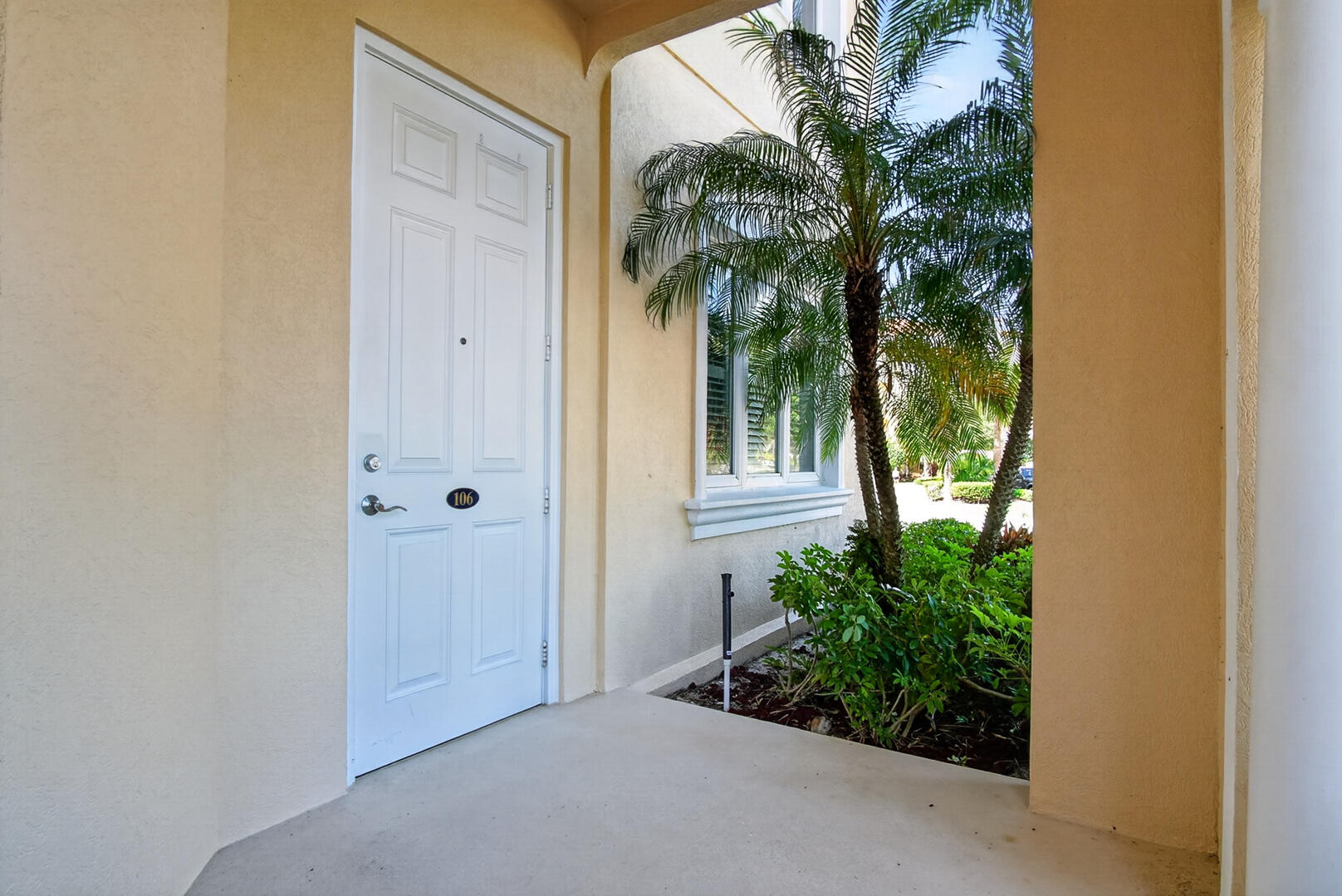 37 E Harbour Isle Dr Drive E 106 Property Photo 4