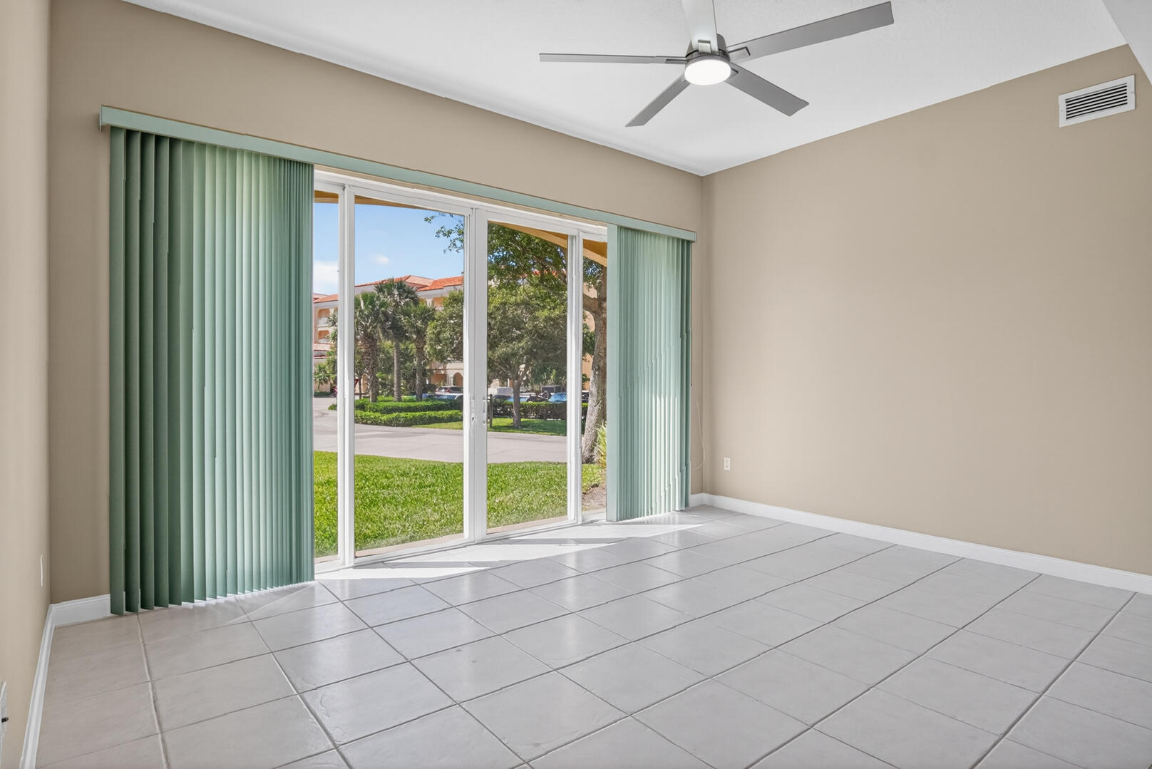 37 E Harbour Isle Dr Drive E 106 Property Photo 17