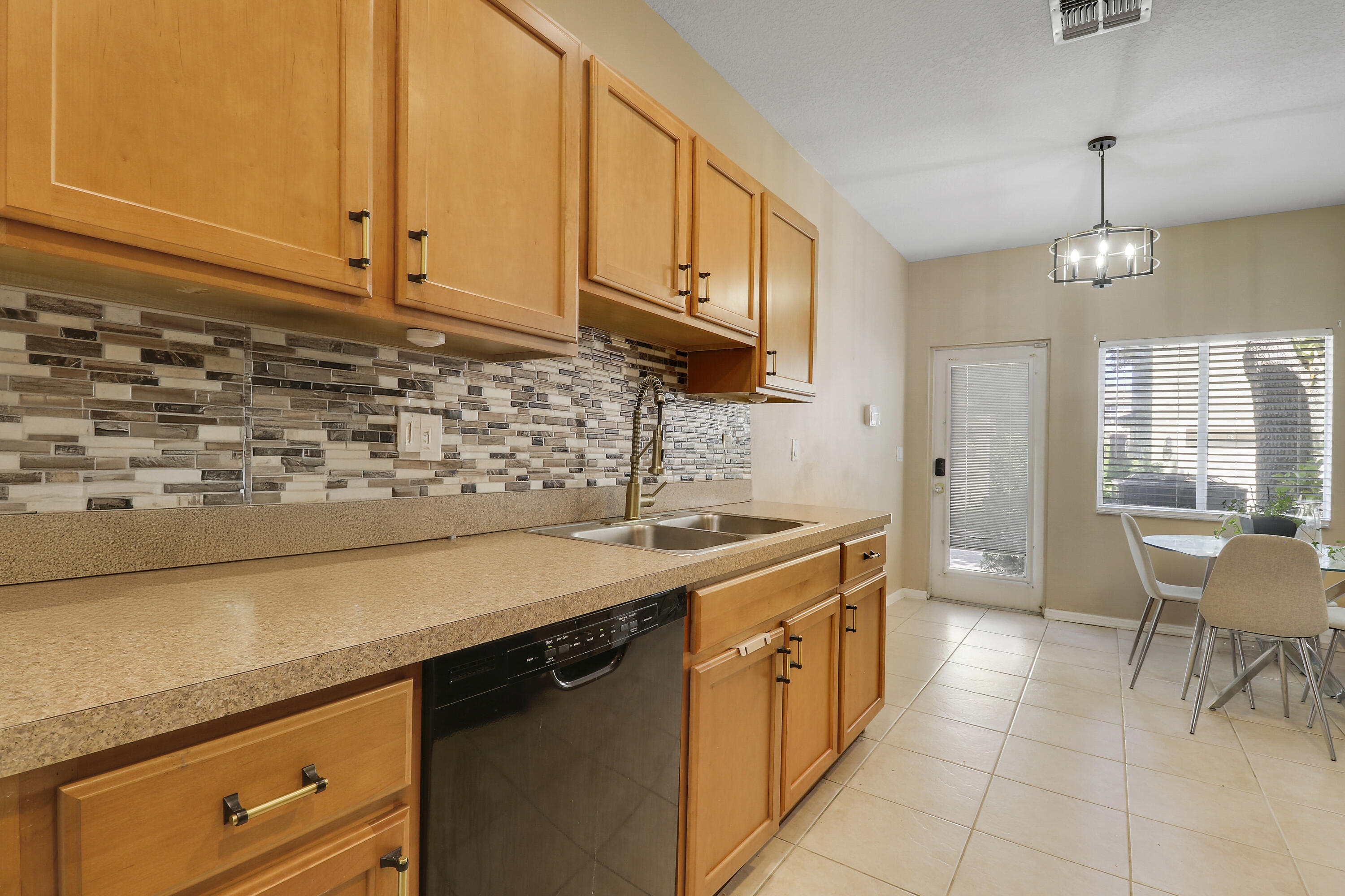 2122 Se Grand Drive Property Photo 11