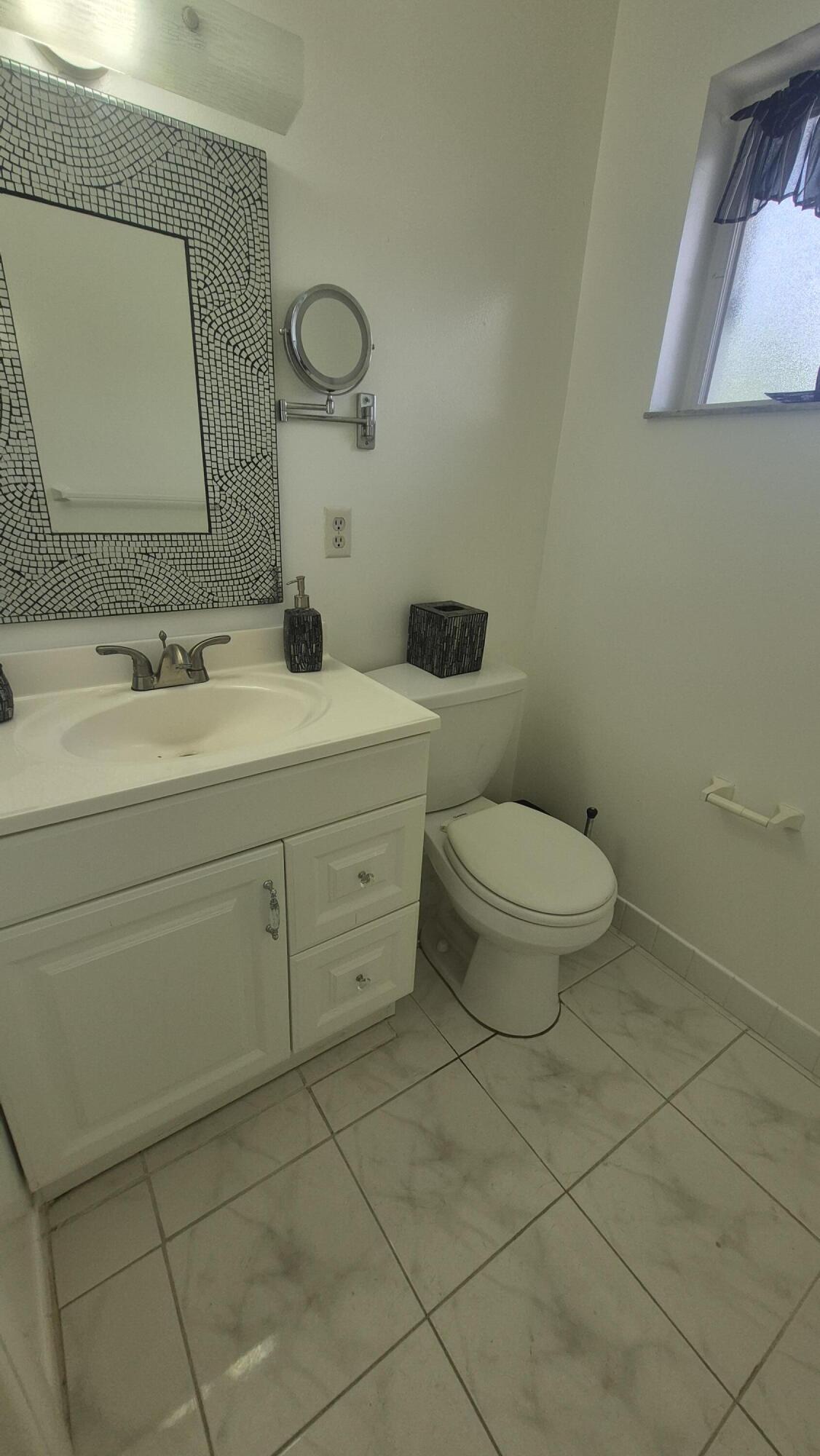 2805 Crosley Drive E Apt E Property Photo 10