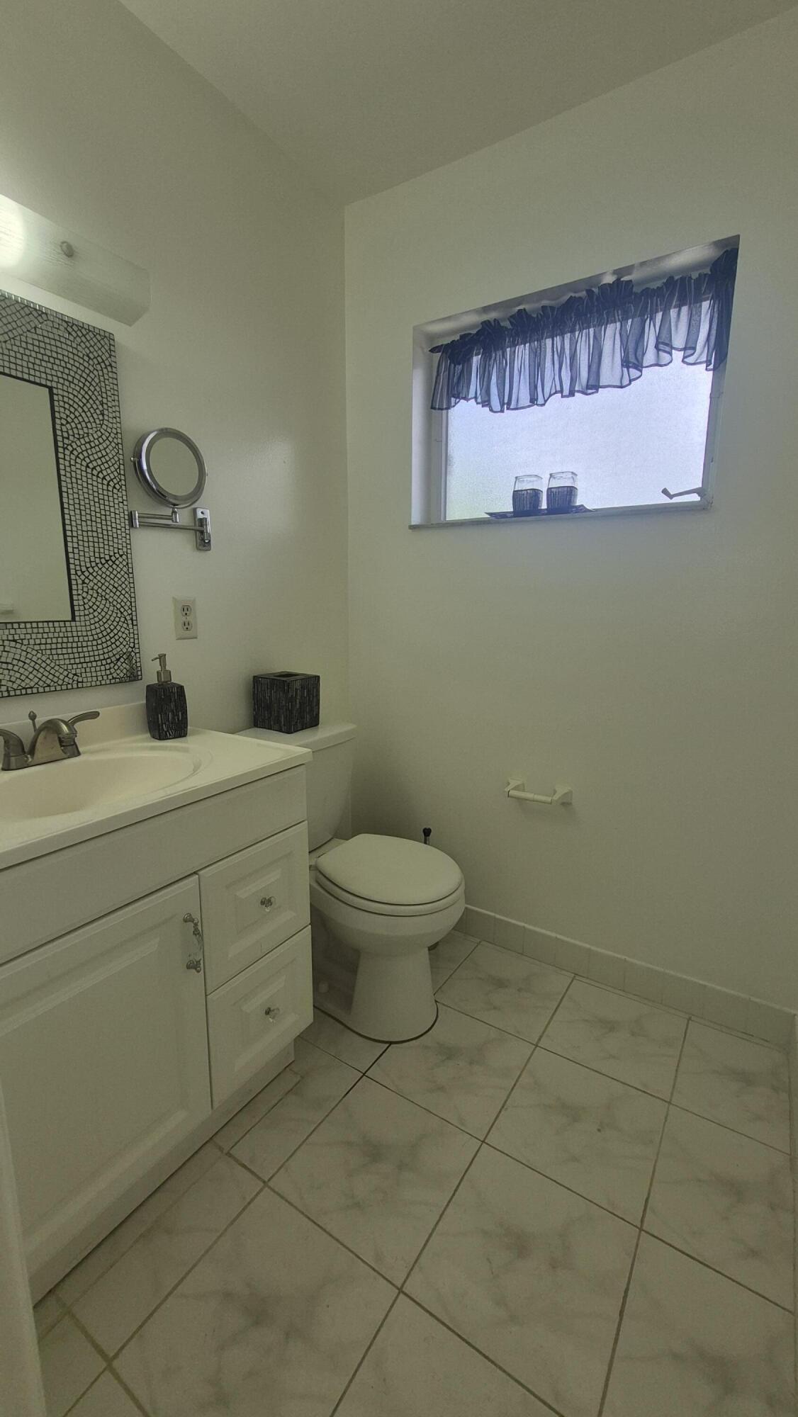 2805 Crosley Drive E Apt E Property Photo 11