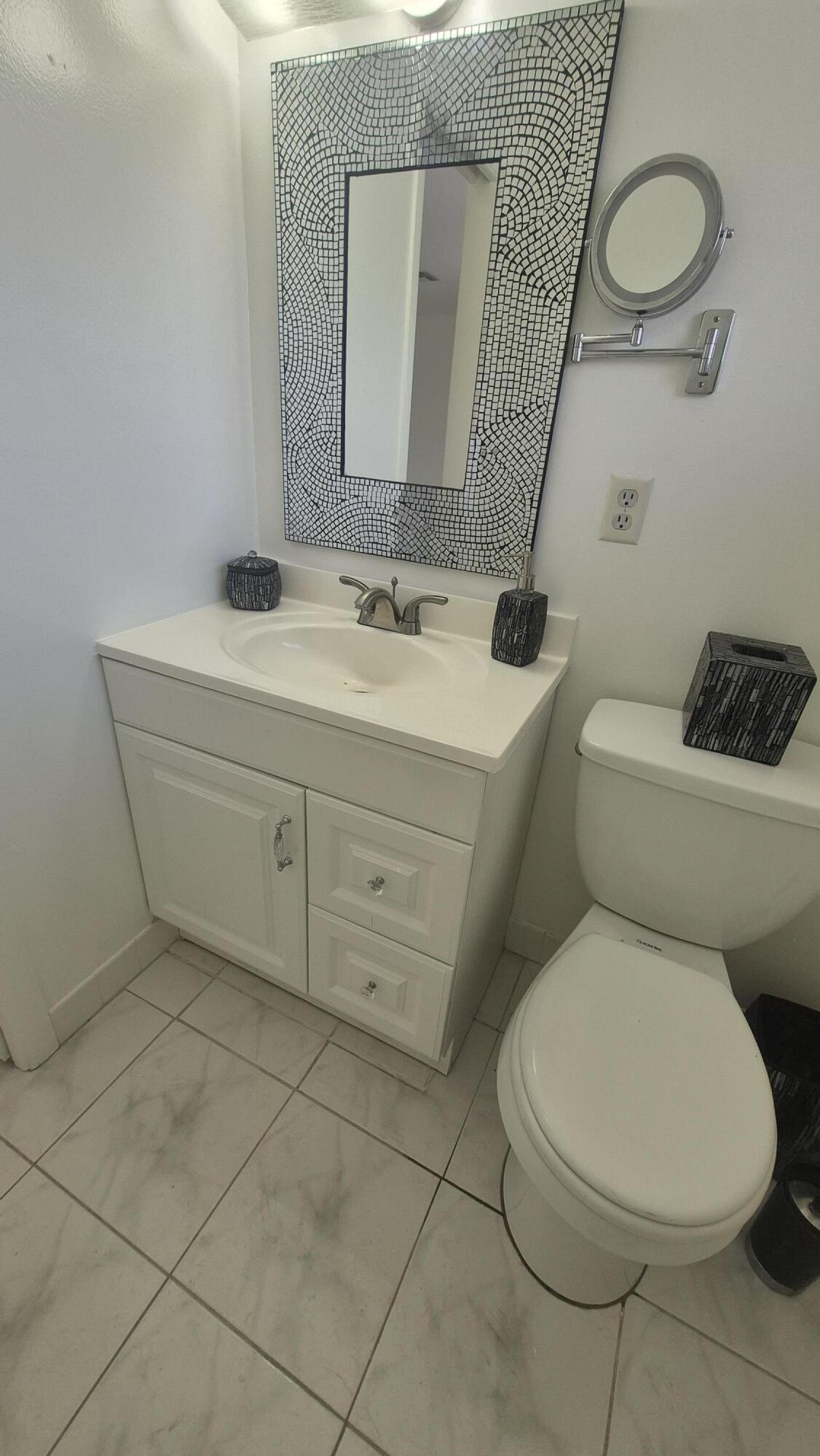 2805 Crosley Drive E Apt E Property Photo 12