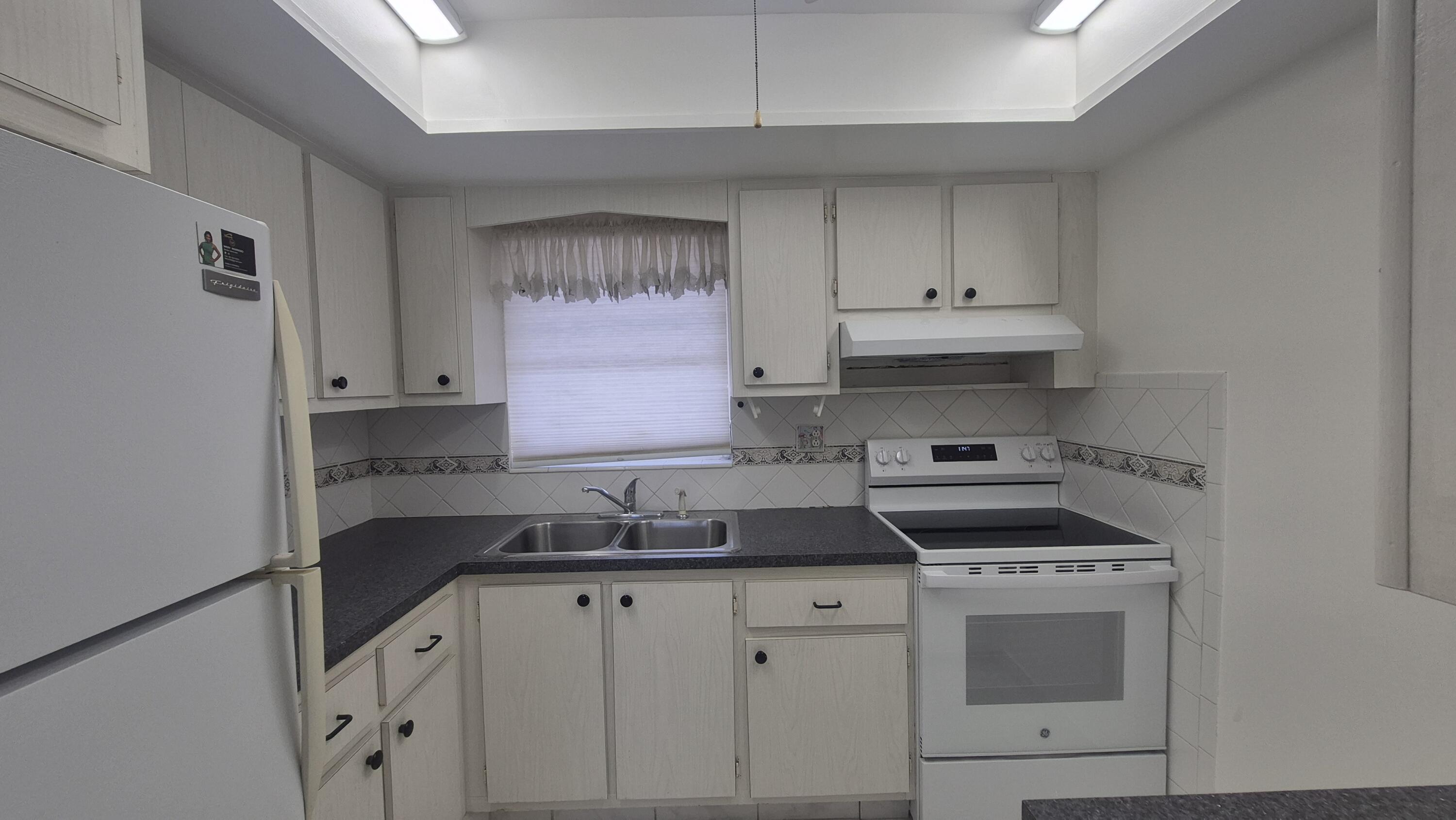 2805 Crosley Drive E Apt E Property Photo 16