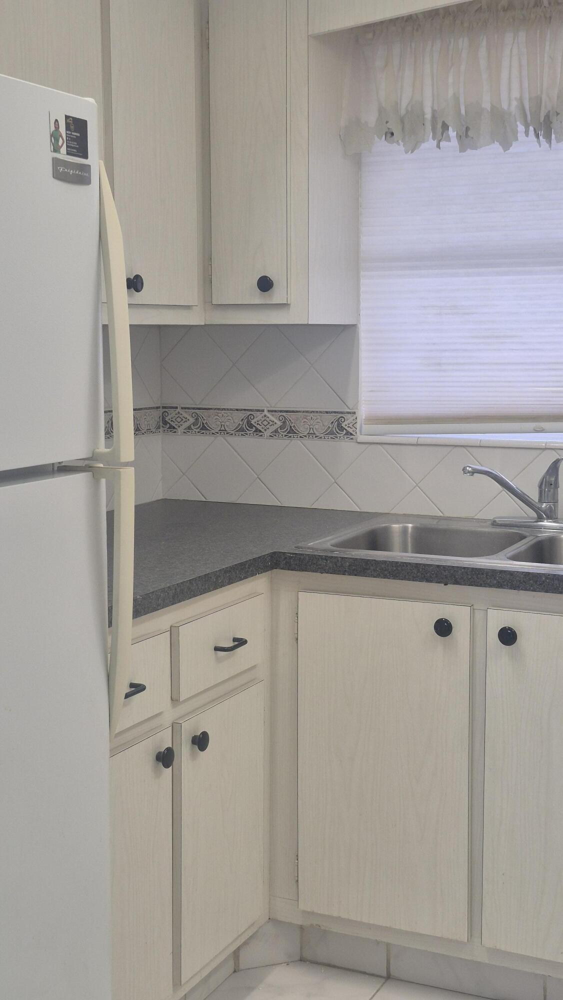 2805 Crosley Drive E Apt E Property Photo 17