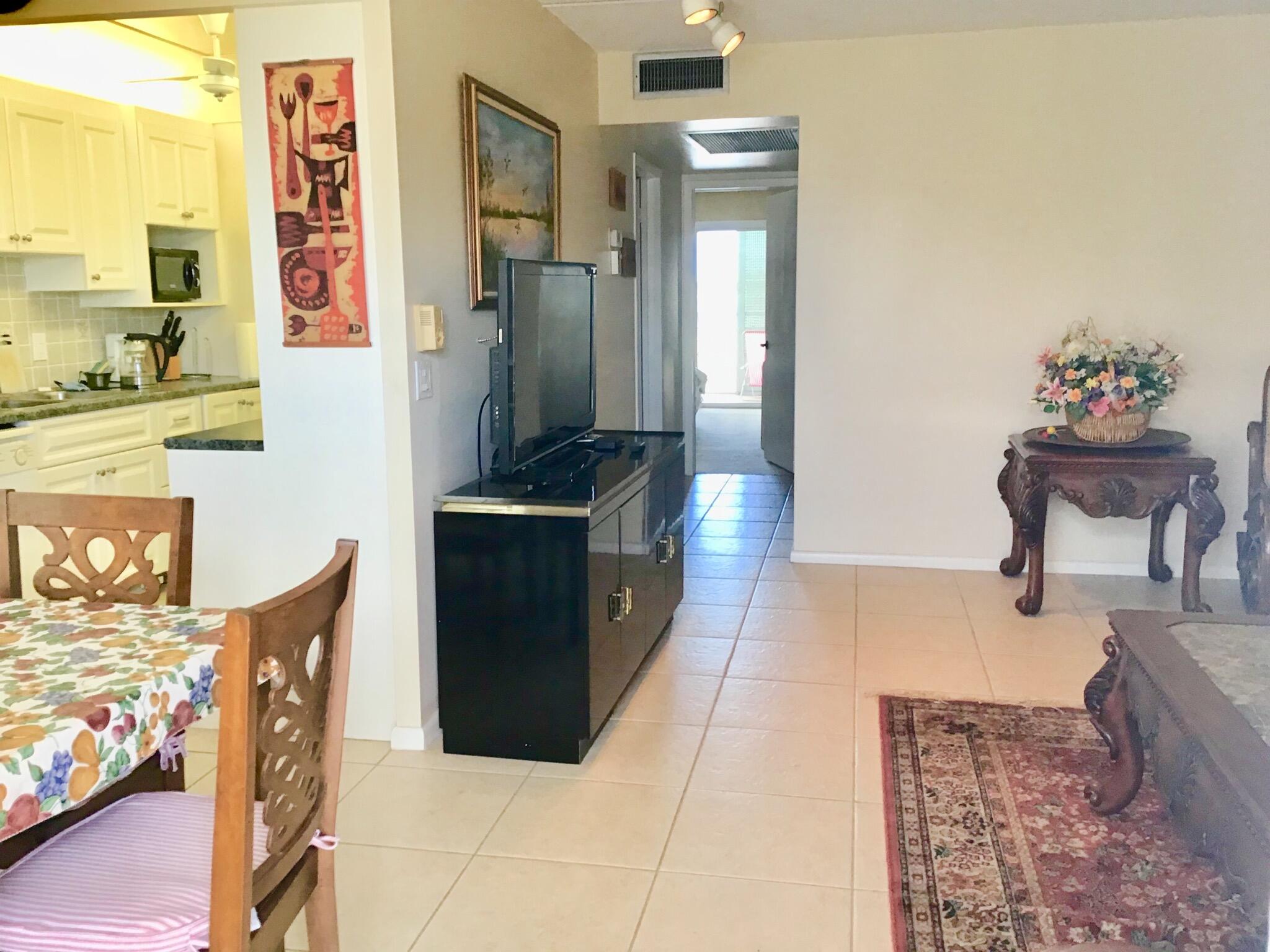 4004 Exeter A Property Photo 3