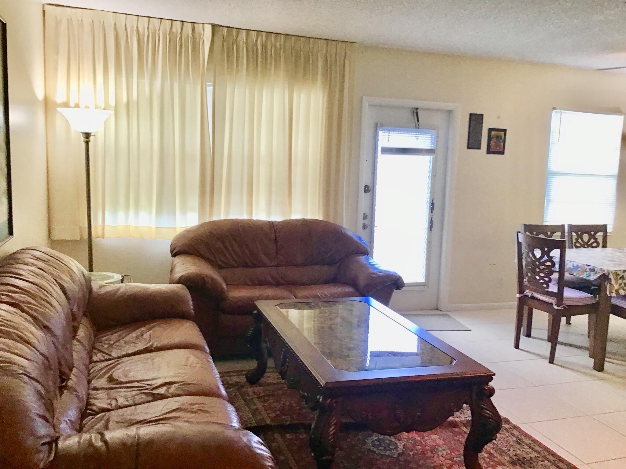 4004 Exeter A Property Photo 5