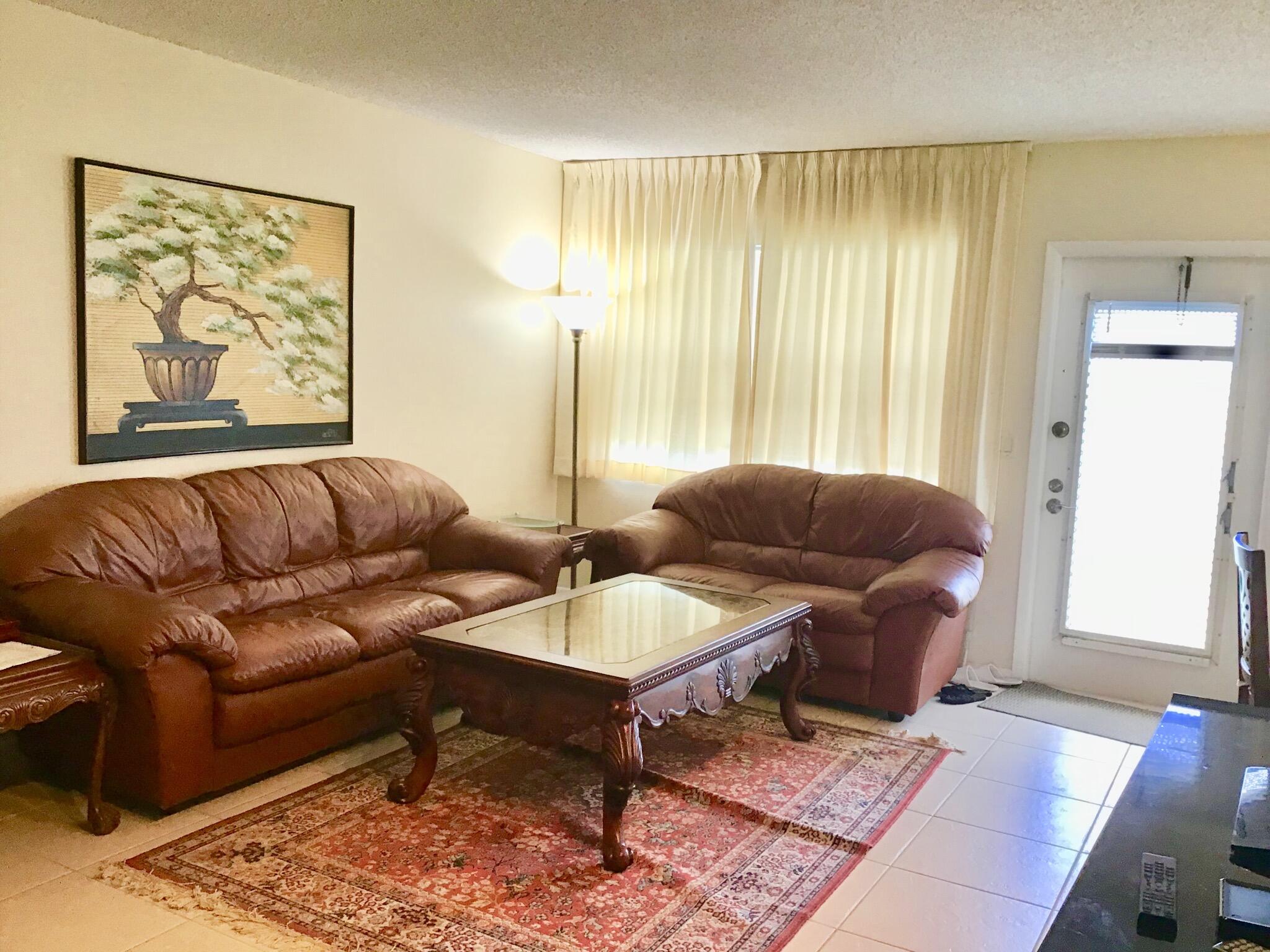 4004 Exeter A Property Photo 6