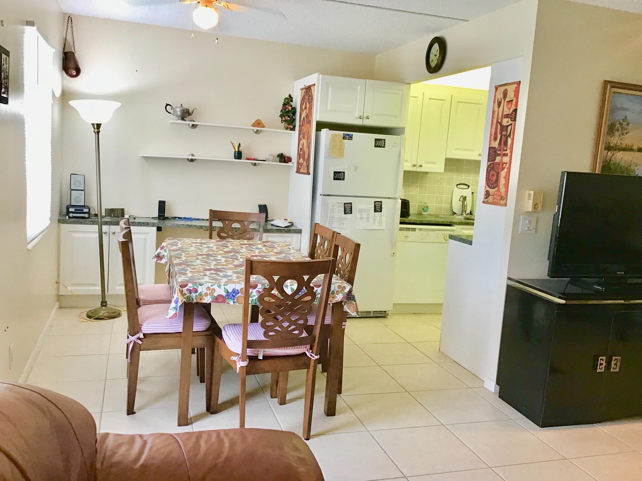 4004 Exeter A Property Photo 10