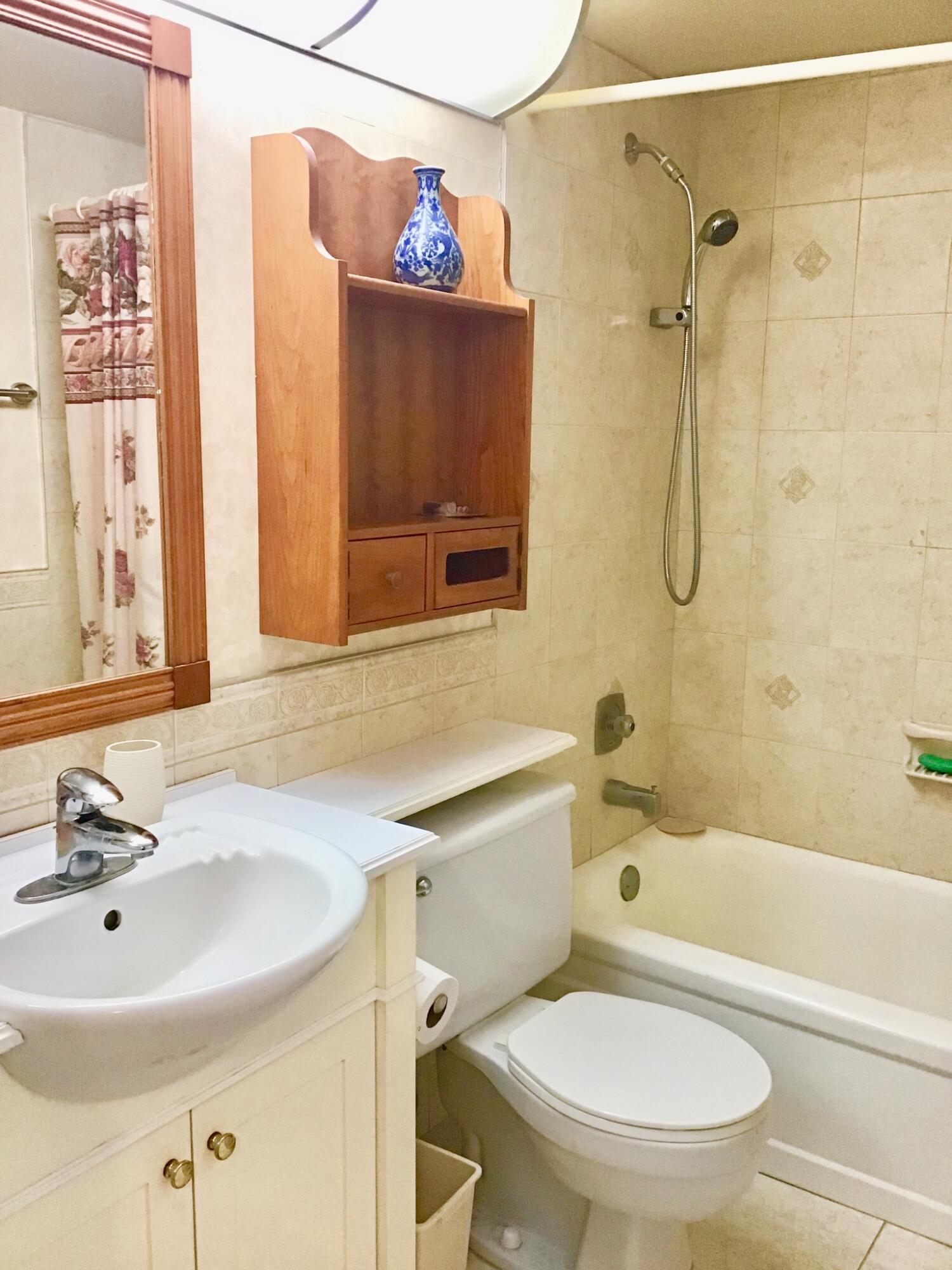 4004 Exeter A Property Photo 15