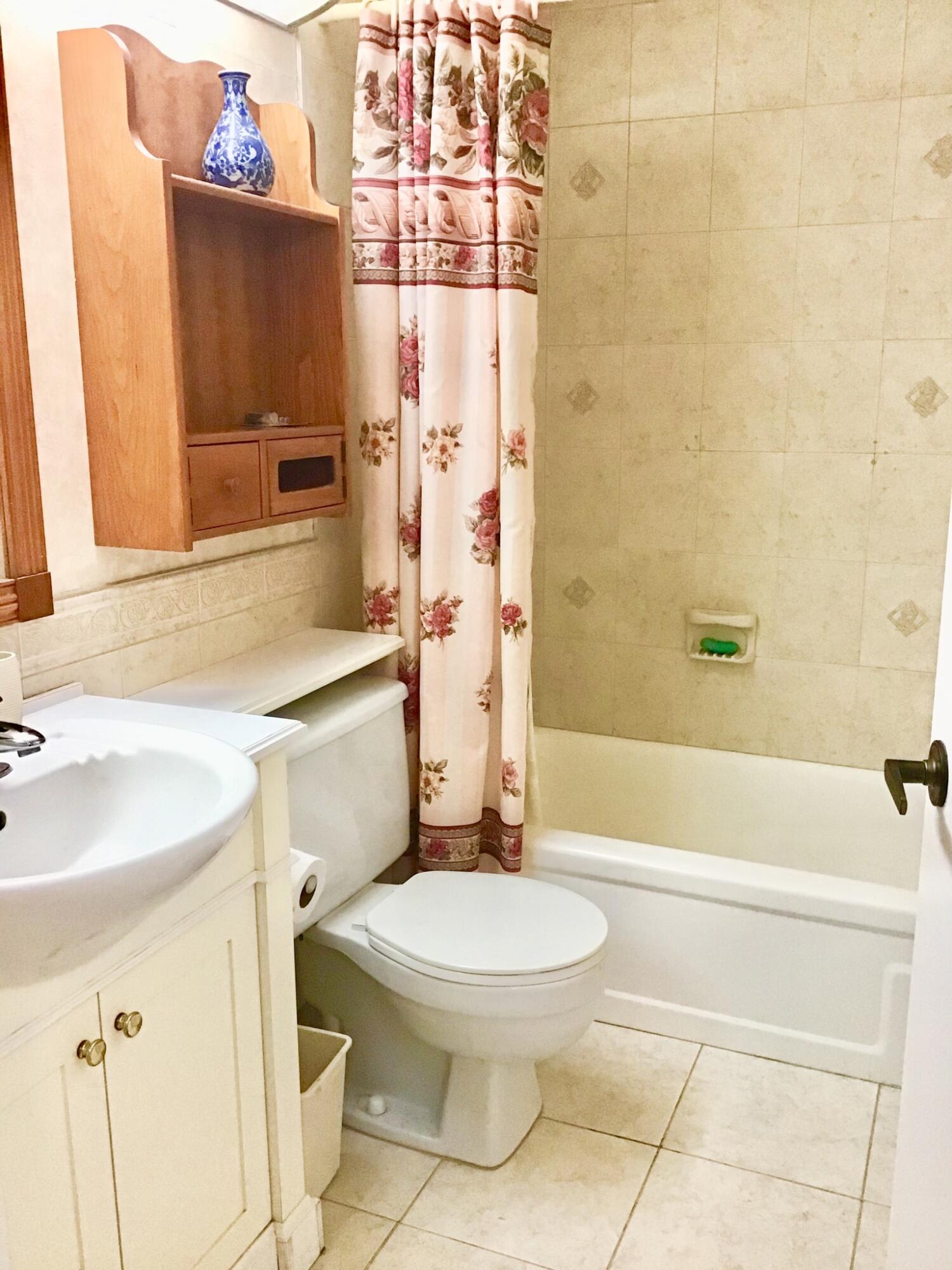 4004 Exeter A Property Photo 16