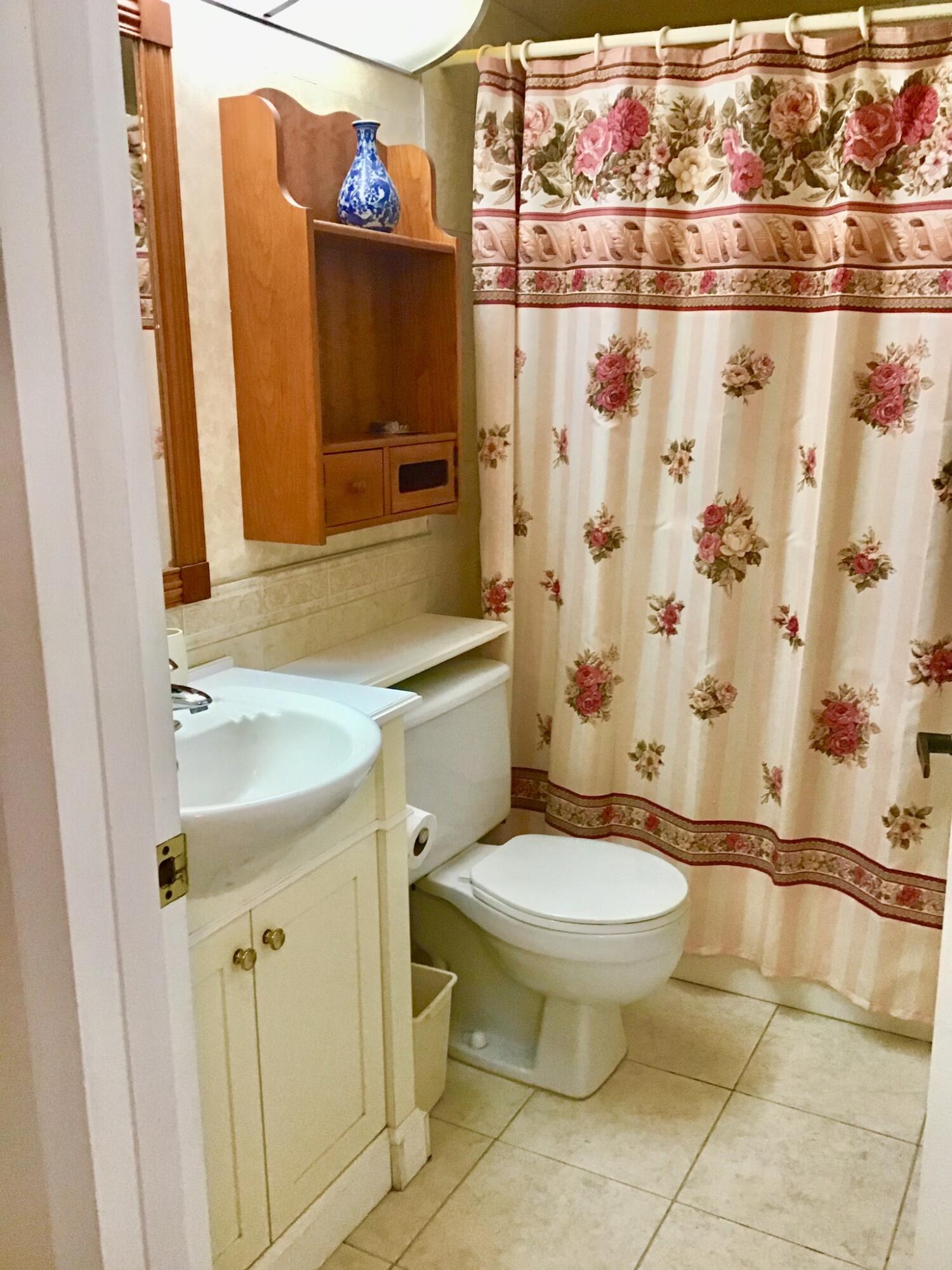 4004 Exeter A Property Photo 17