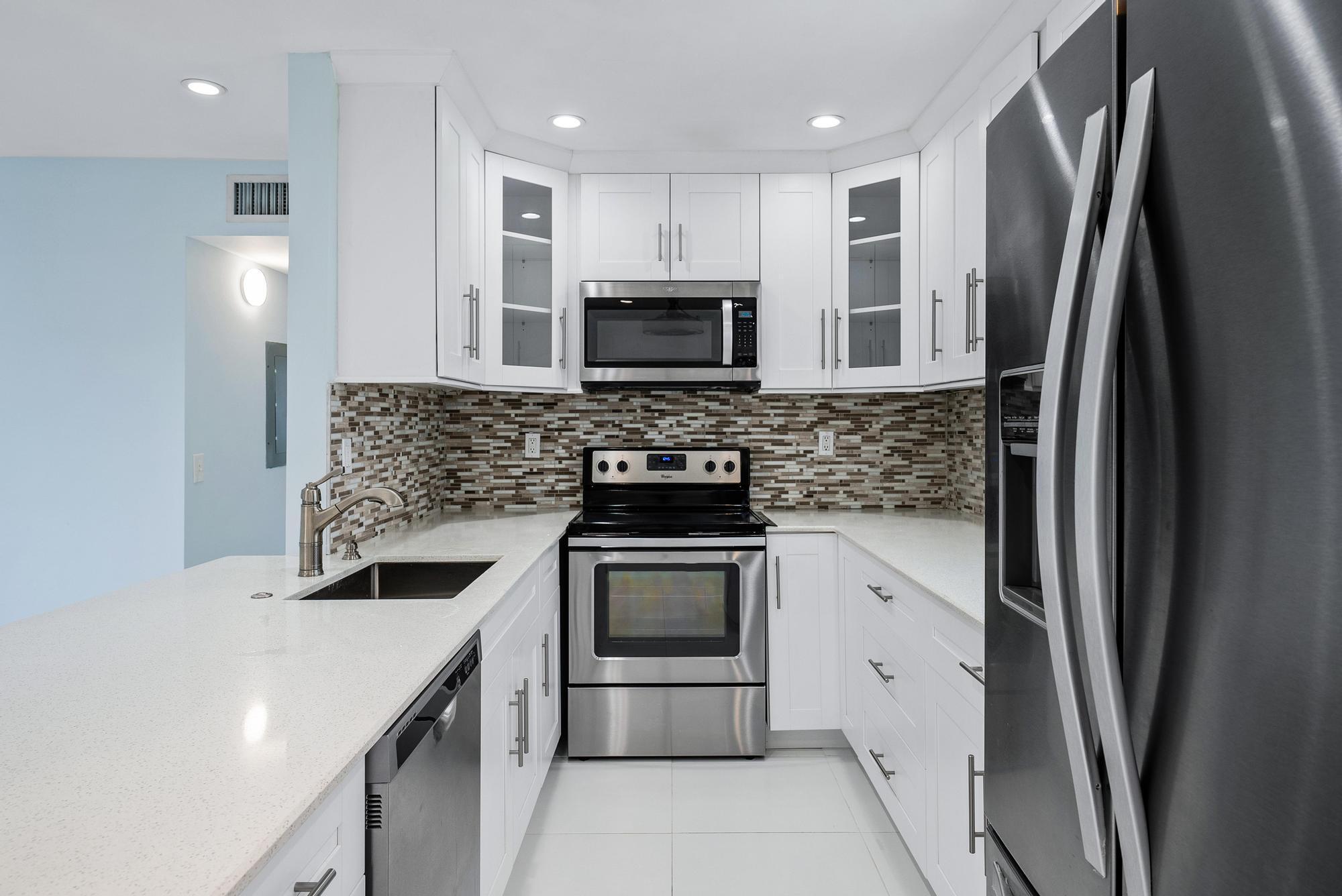 507 Capri K Property Photo 4