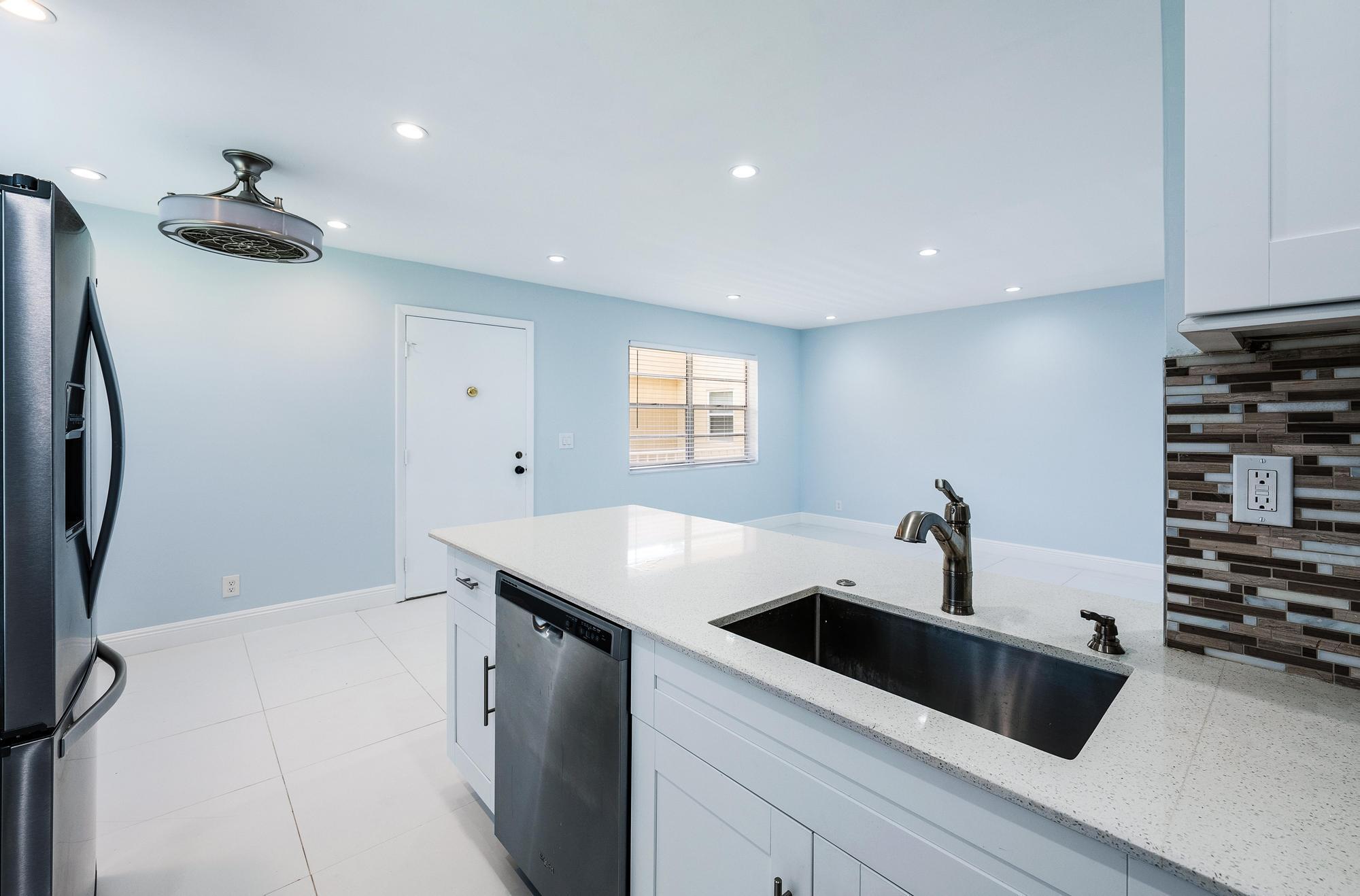 507 Capri K Property Photo 5