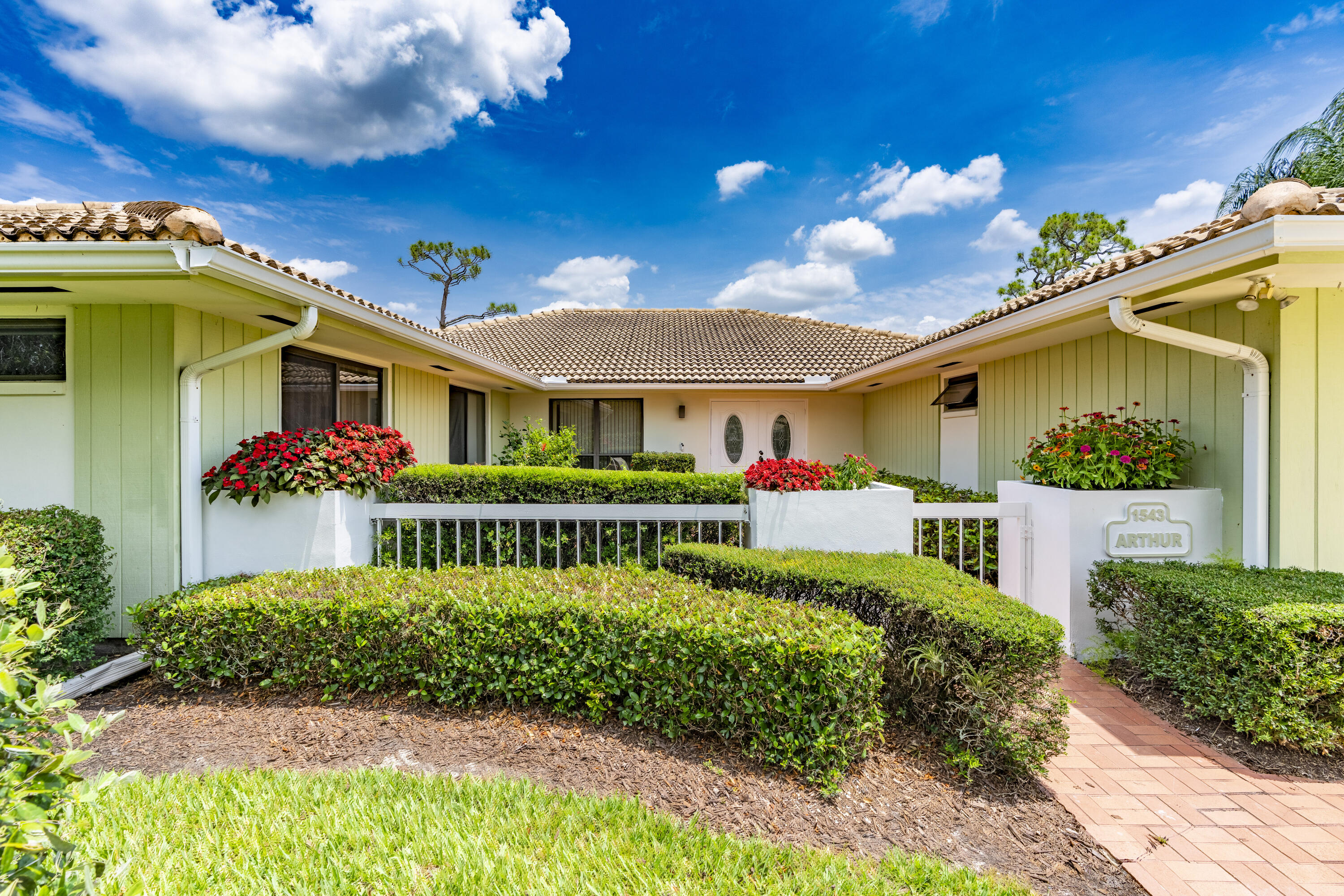 1543 SW Troon Circle