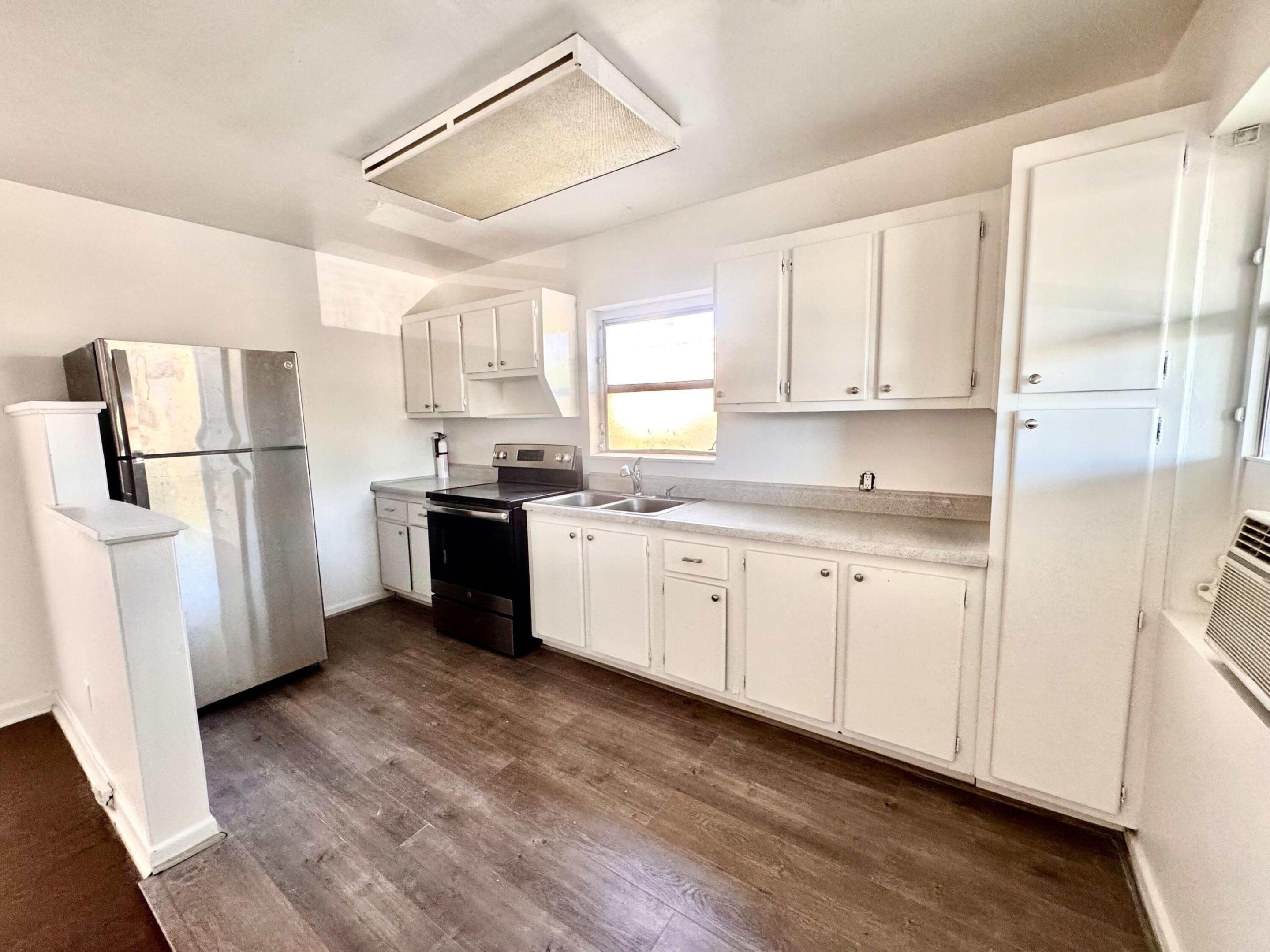 2515 Avenue E Property Photo 5