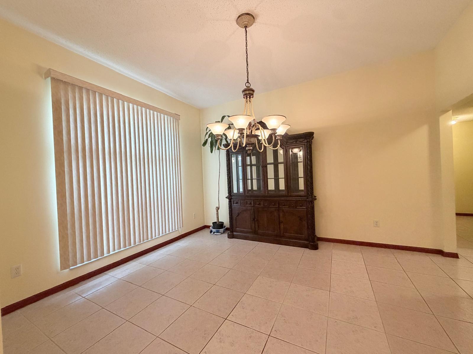 1613 Sw Whipple Avenue Property Photo 6