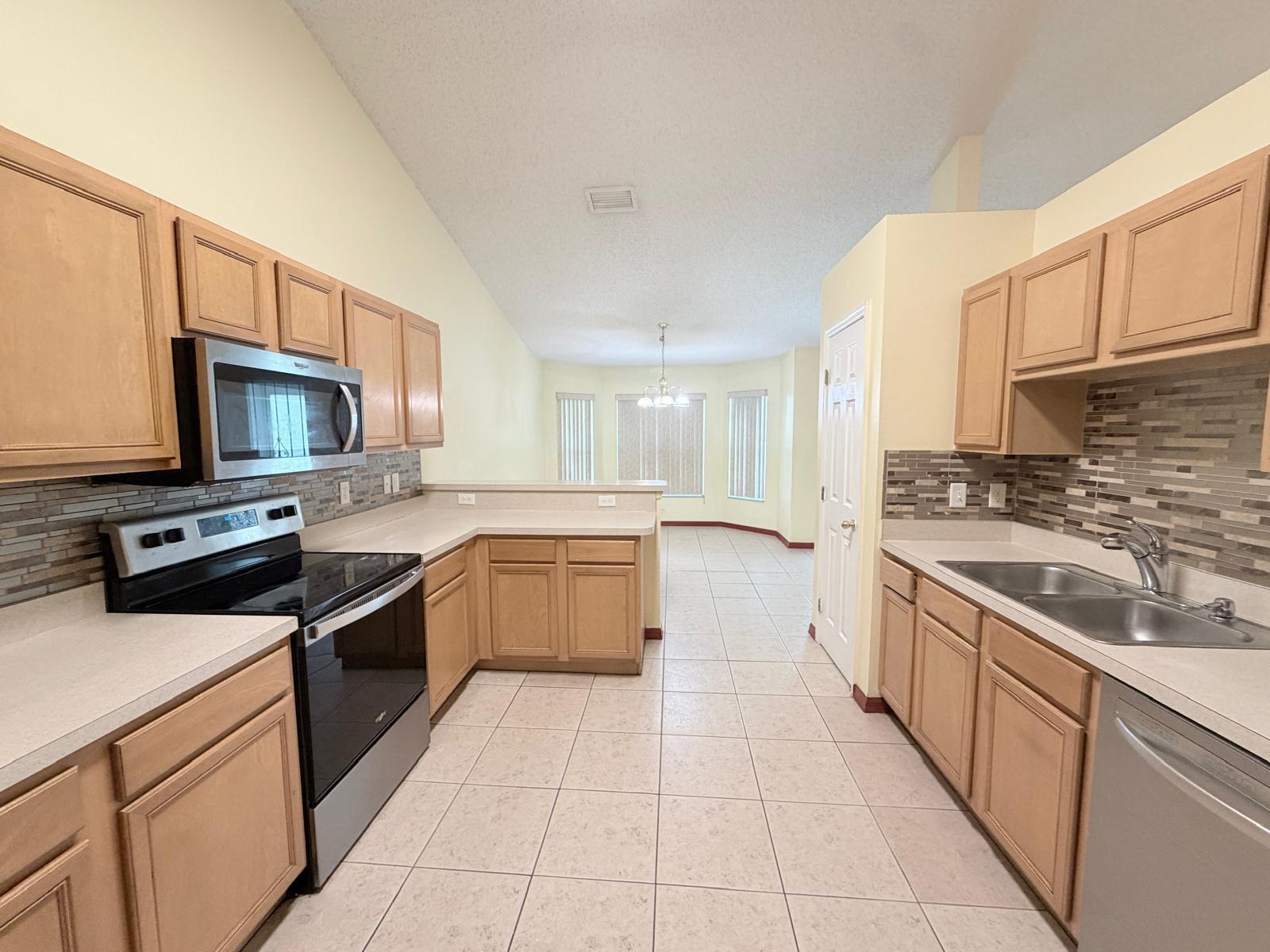 1613 Sw Whipple Avenue Property Photo 9