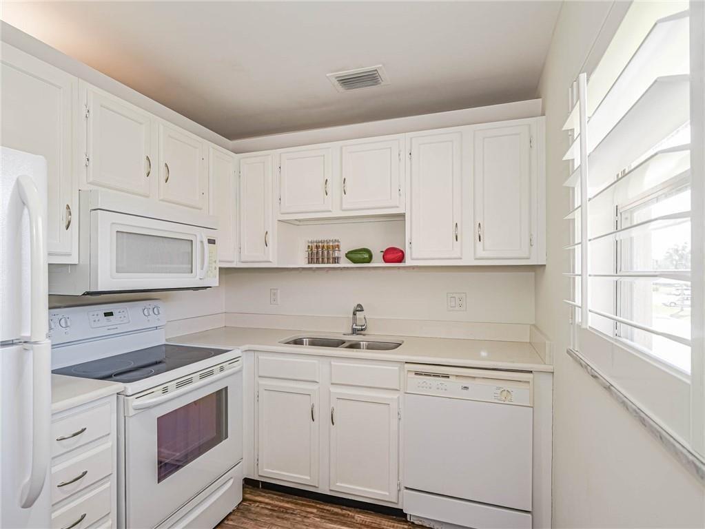 76 Royal Oak Drive 205 Property Photo 6