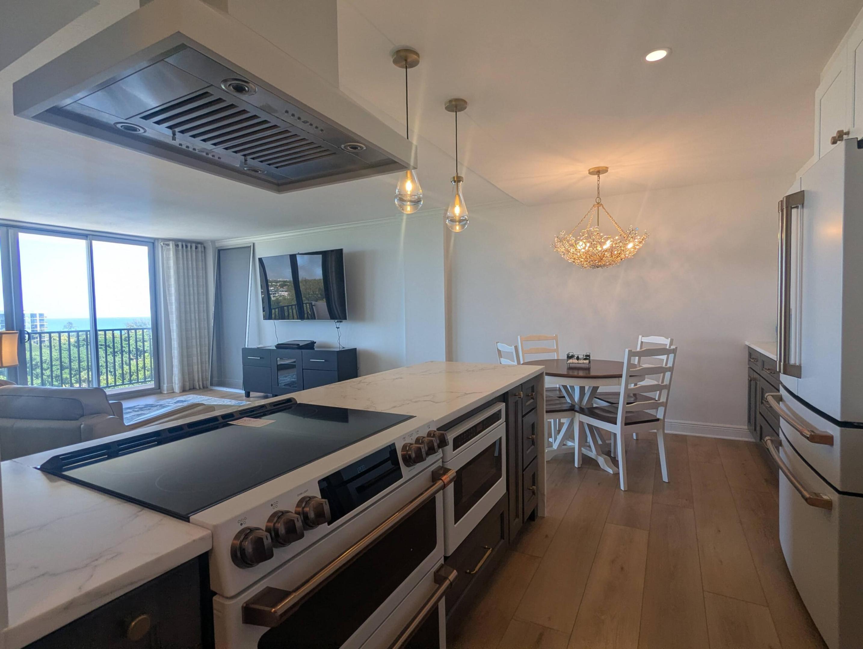2121 N Ocean Boulevard 1006e Property Photo 7
