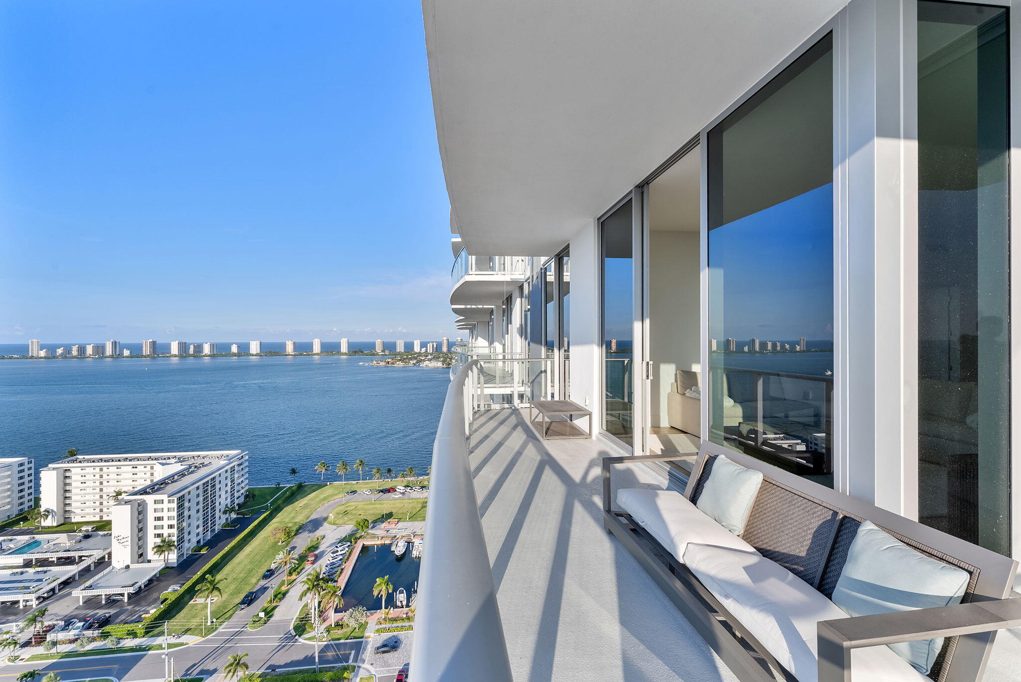 220 Lake Shore Drive Penthouse 2321 Property Photo 3