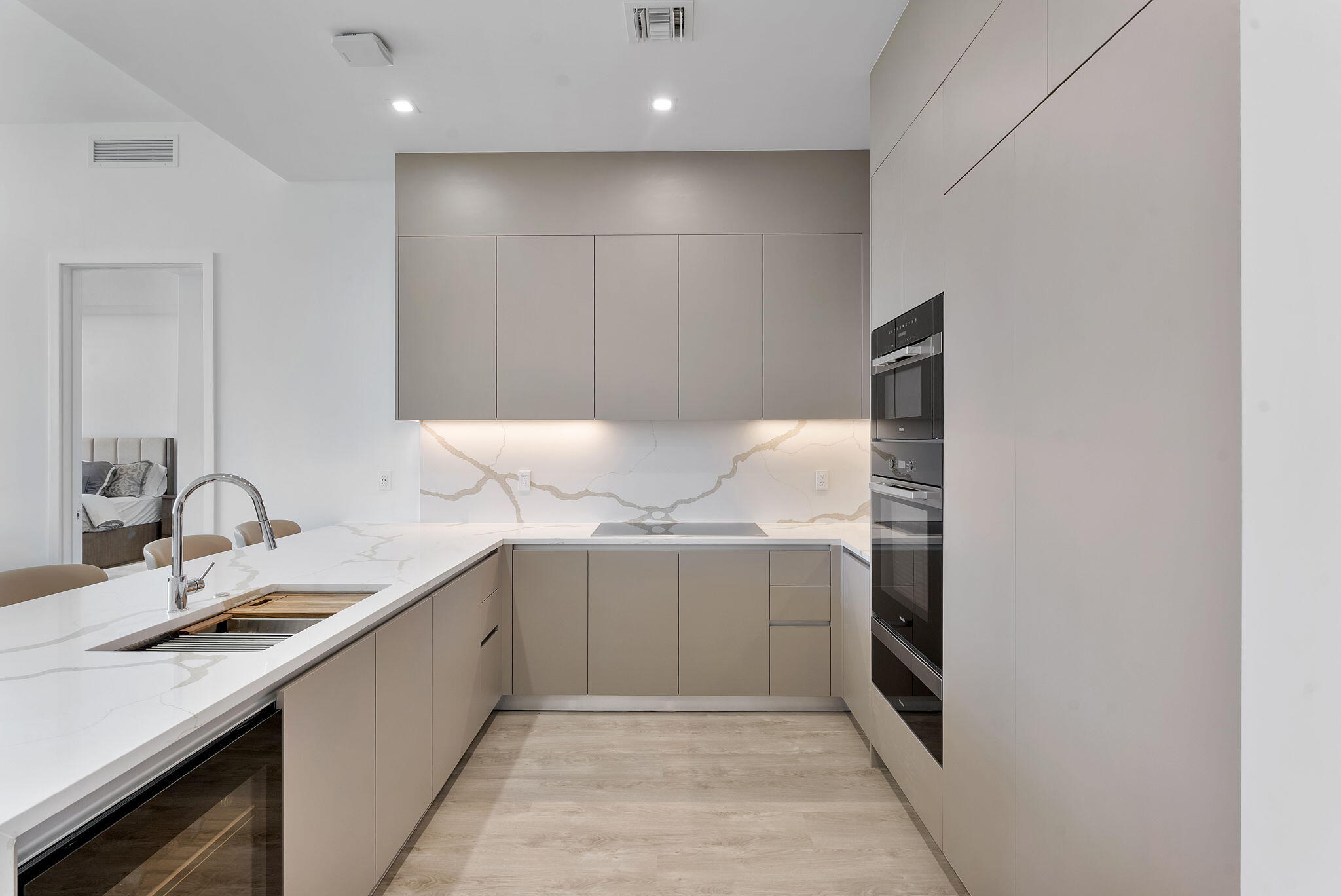220 Lake Shore Drive Penthouse 2321 Property Photo 6