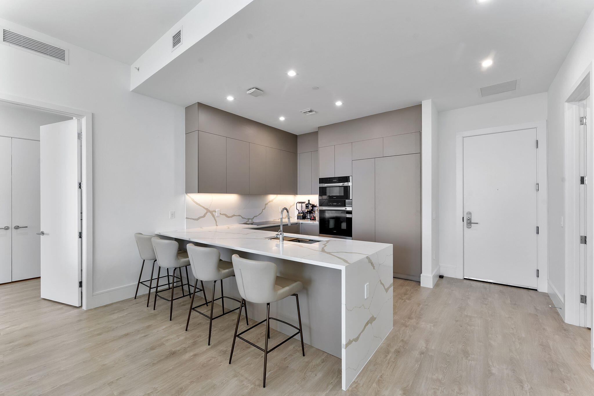 220 Lake Shore Drive Penthouse 2321 Property Photo 7