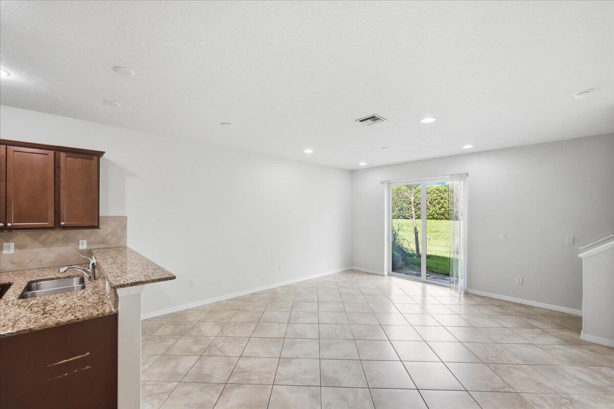1069 Normandie Way Property Photo 3