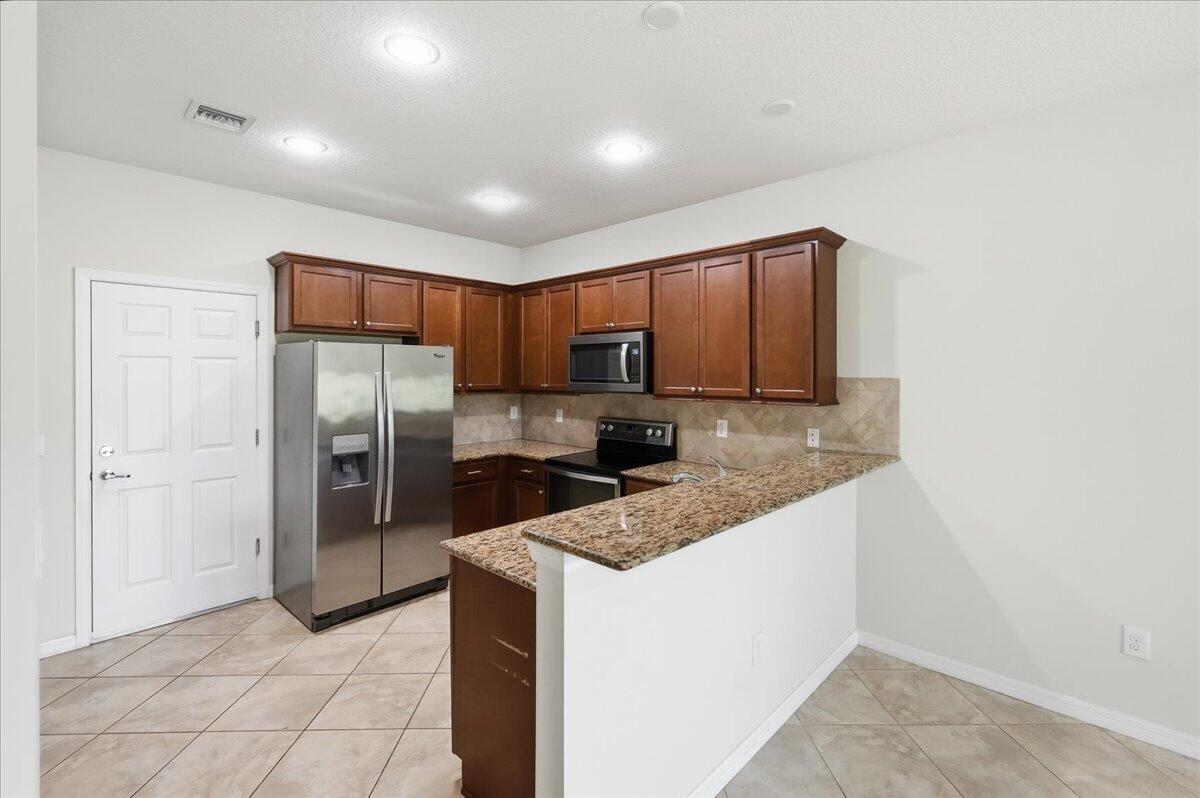 1069 Normandie Way Property Photo 5