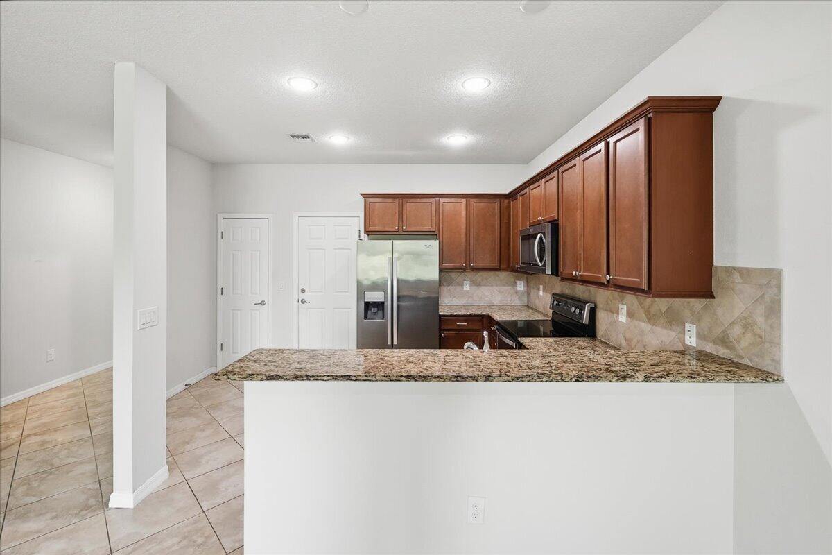 1069 Normandie Way Property Photo 6