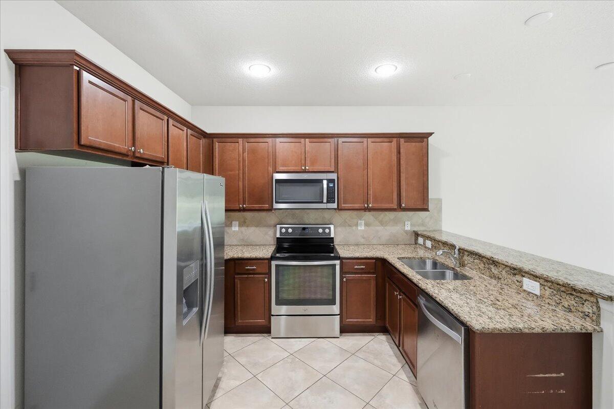1069 Normandie Way Property Photo 7