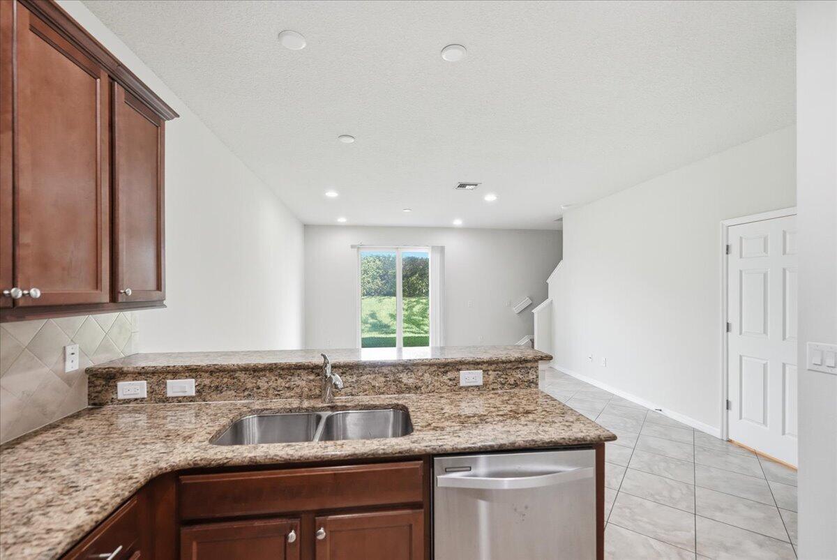 1069 Normandie Way Property Photo 8