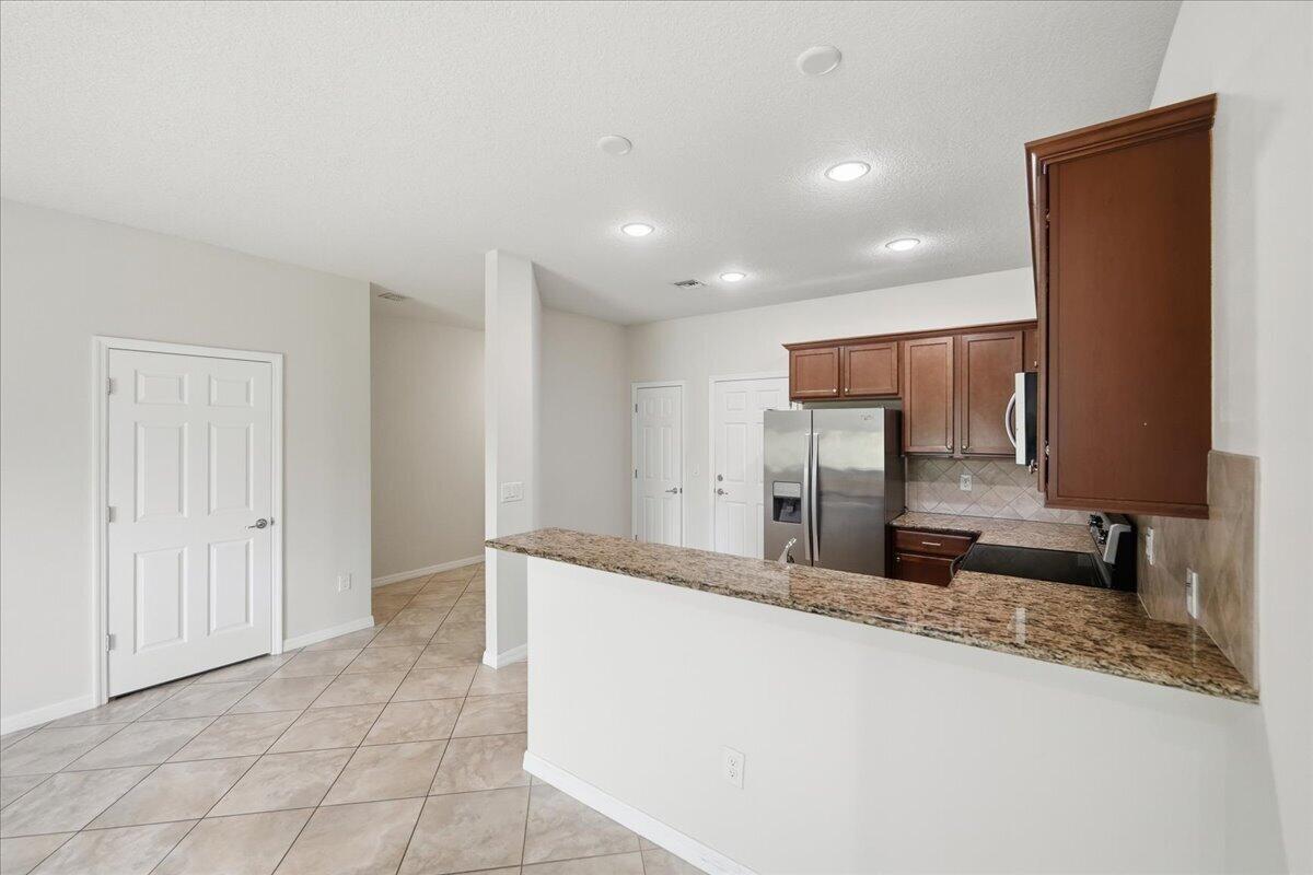 1069 Normandie Way Property Photo 9