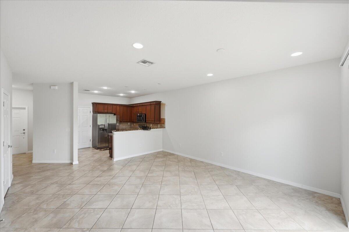1069 Normandie Way Property Photo 11
