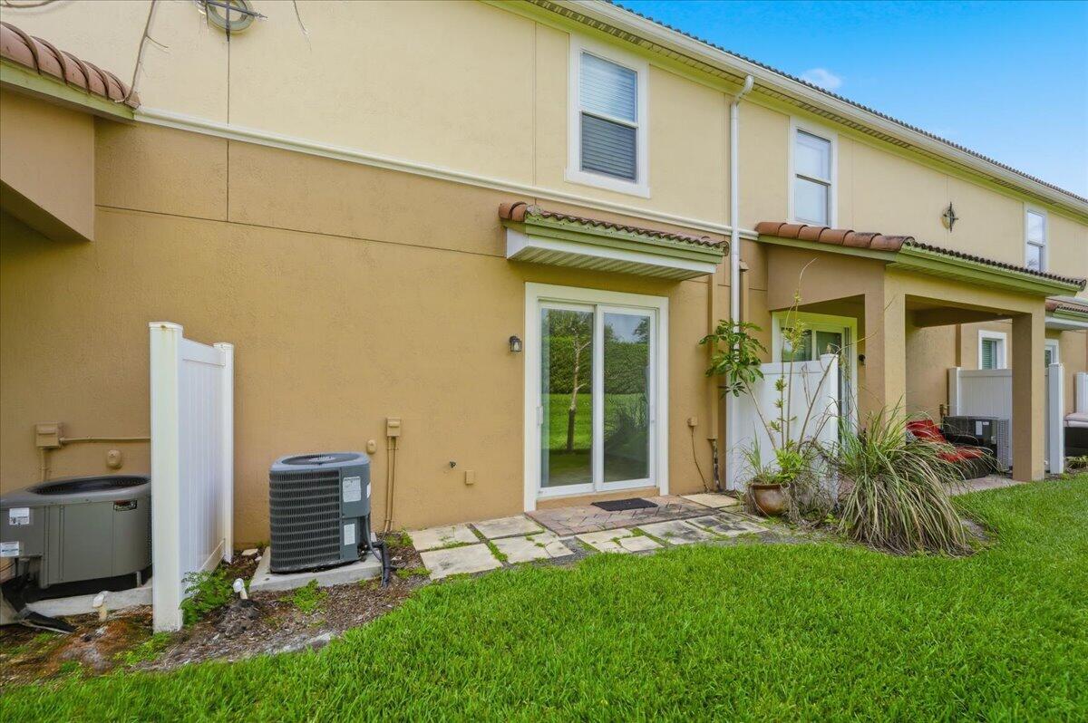 1069 Normandie Way Property Photo 44