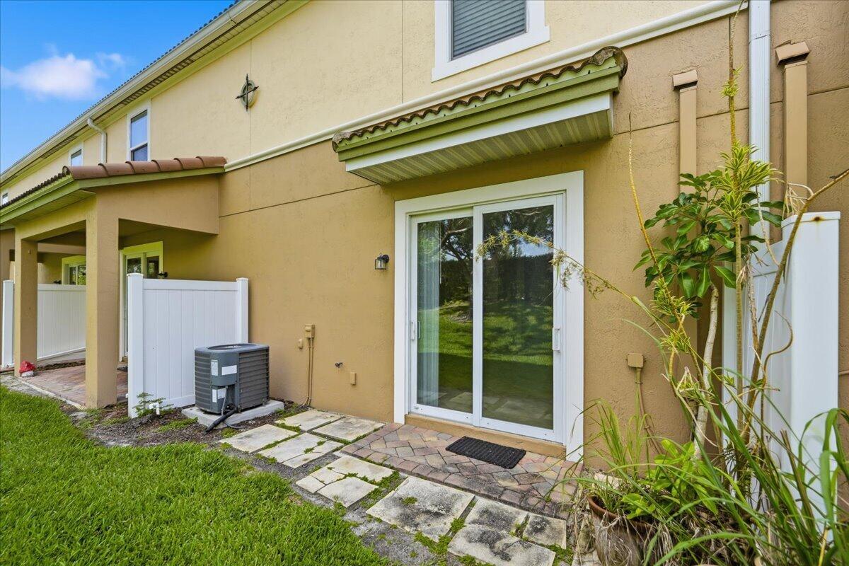 1069 Normandie Way Property Photo 45