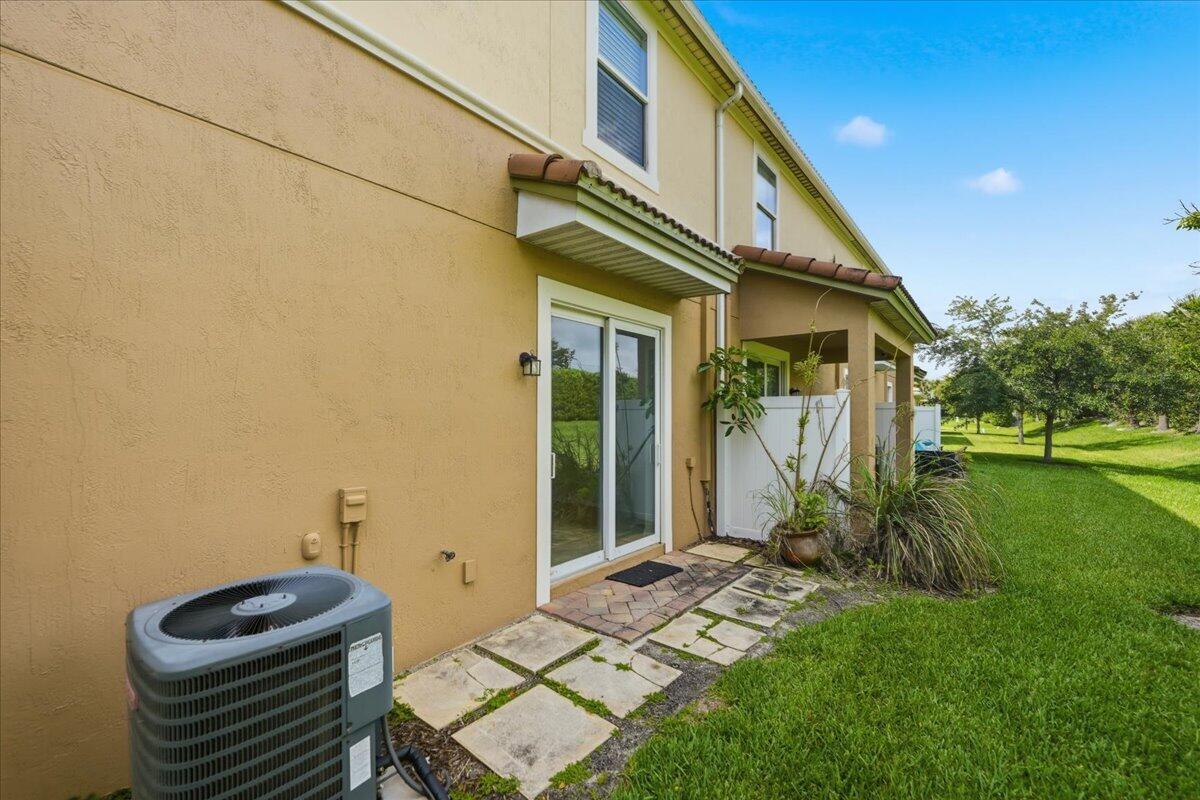 1069 Normandie Way Property Photo 47
