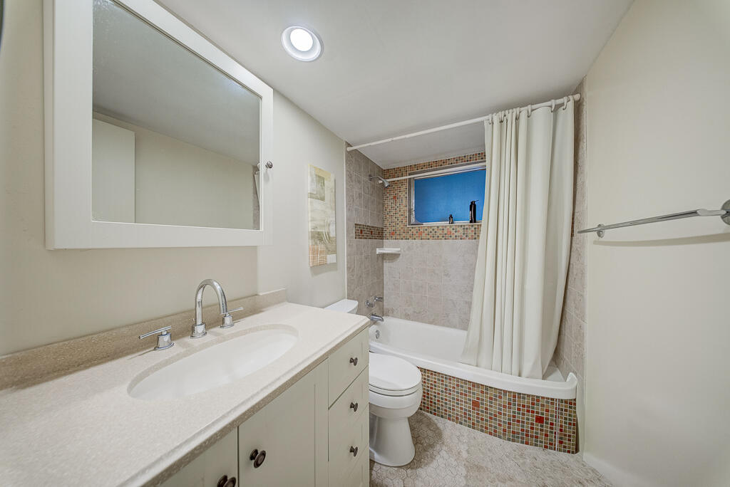3600 N Ocean Drive 109 Property Photo 12