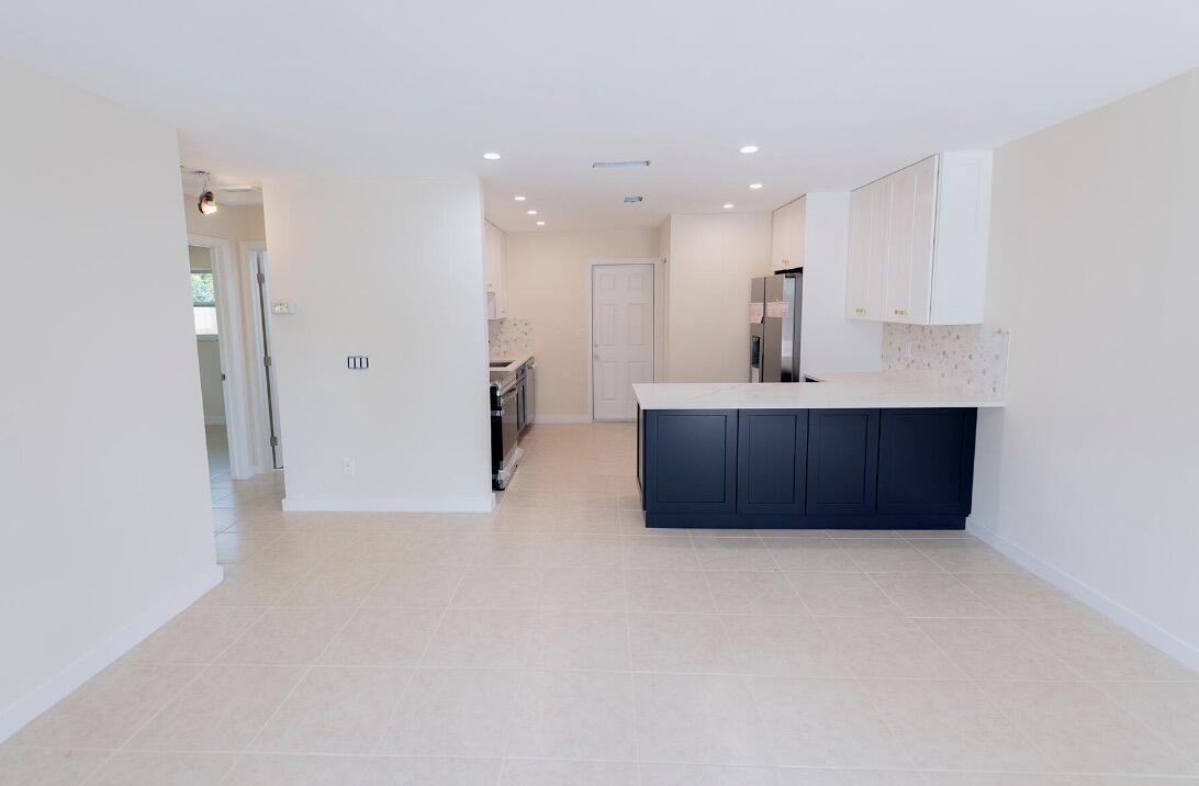 1867 Windsor Drive Property Photo 3
